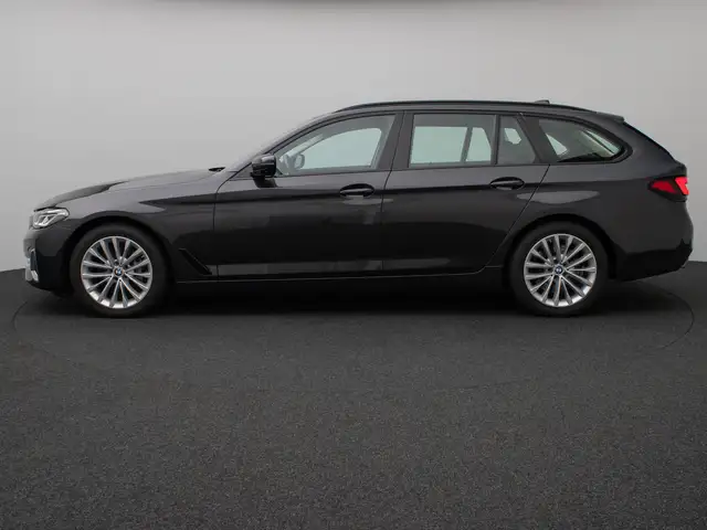 BMW 5 Series view 11