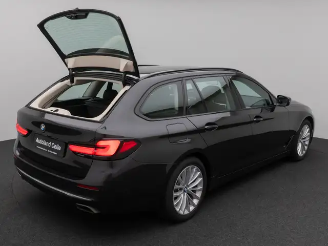 BMW 5 Series view 13