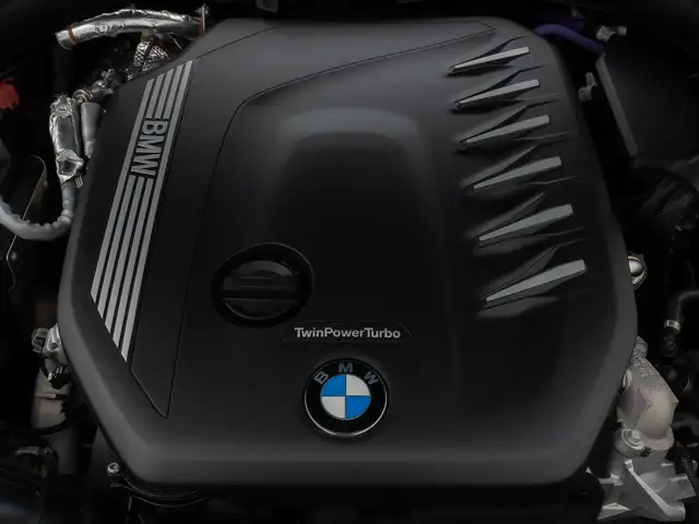 BMW 5 Series view 15