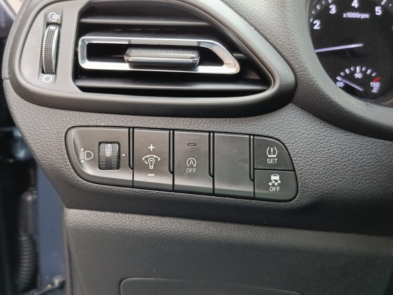 Hyundai i30 TREND 1.5 T-GDI (48V) *NAVI*CARPLAY*CAM*SITZHZG* — photo 14