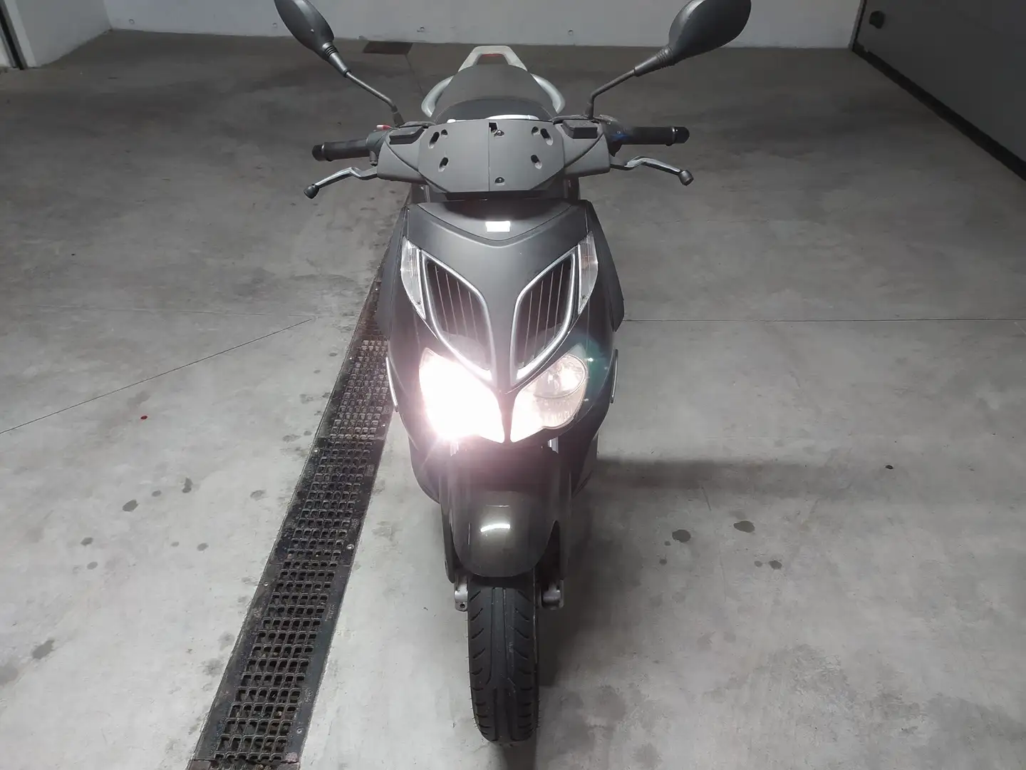 Aprilia Sportcity 200 Černá - 1