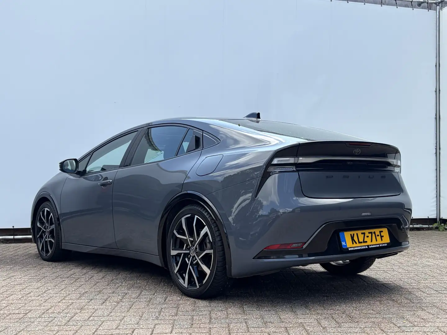 Toyota Prius 2.0 Plug-in Executive Carplay Pano.dak Stoel/Stuur Grau - 2