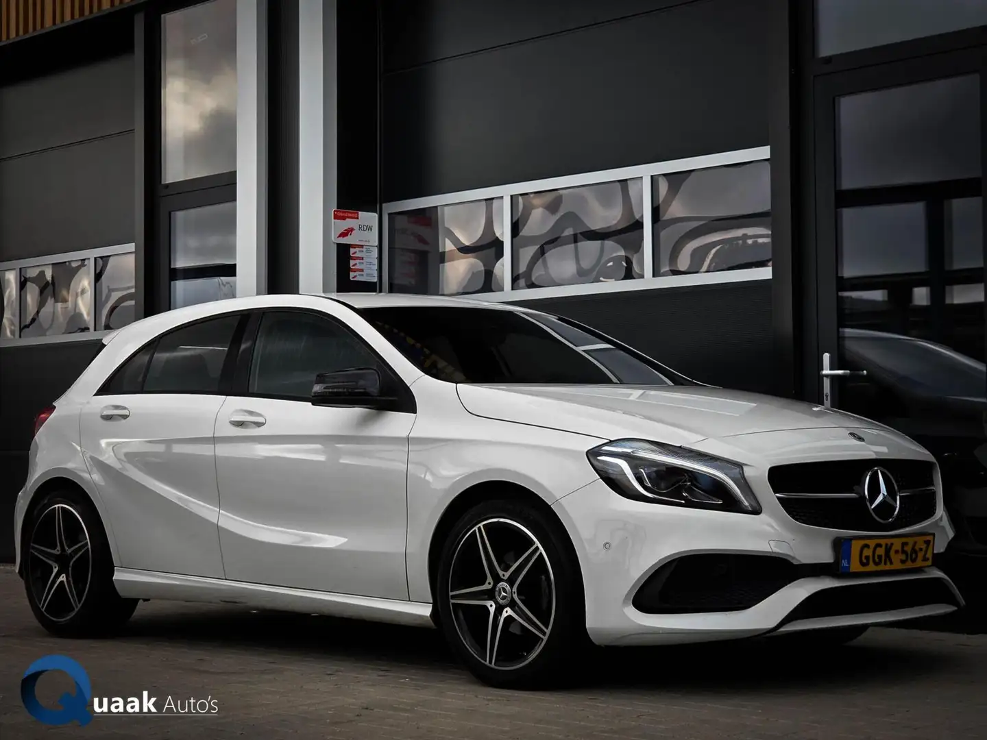 Mercedes-Benz A 160 AMG-Pakket | ALCANTARA | STOELVERW. | XENON | LED Blanc - 1