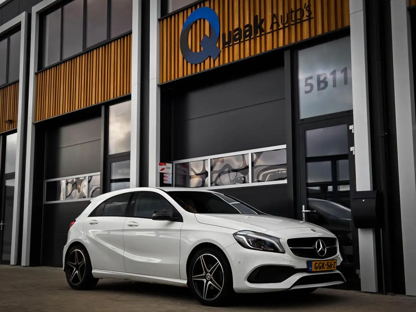 Mercedes-Benz A 160 AMG-Pakket | ALCANTARA | STOELVERW. | XENON | LED Blanc - 2