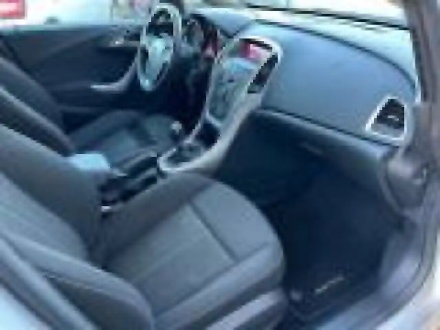 Opel Astra view 5