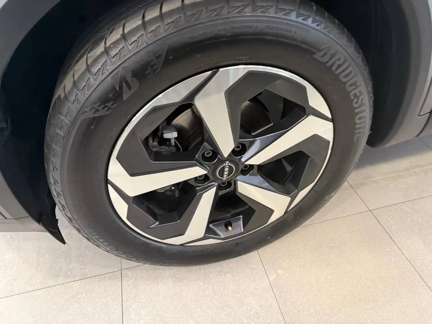 Nissan Qashqai 1.3 DIG-T mHEV 12V N-Connecta 4x2 103kW Zwart - 2