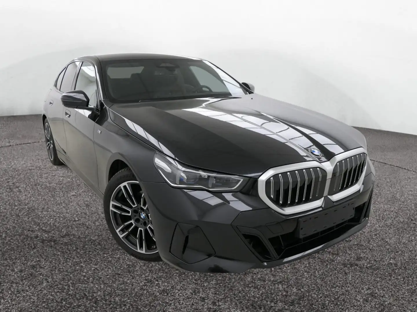 BMW 520 d xDrive M Sport PANO+AHK+HUD+AC+HK Schwarz - 2