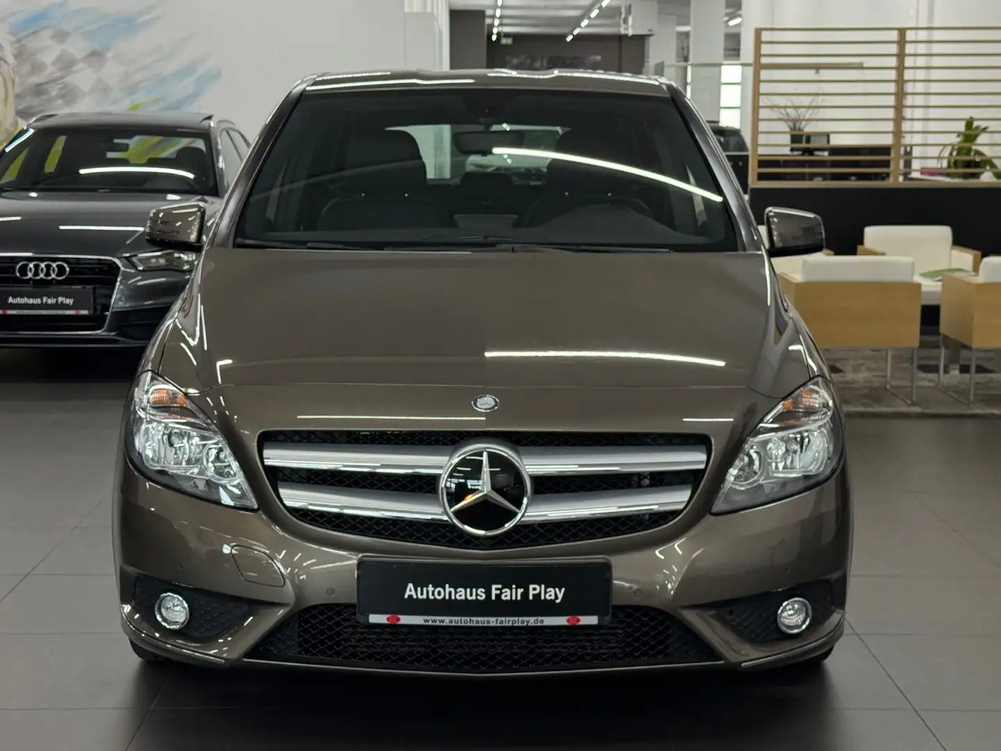 Mercedes-Benz B 180 Aut. Sport PDC/KAMERA/U-FREI! Grau - 2