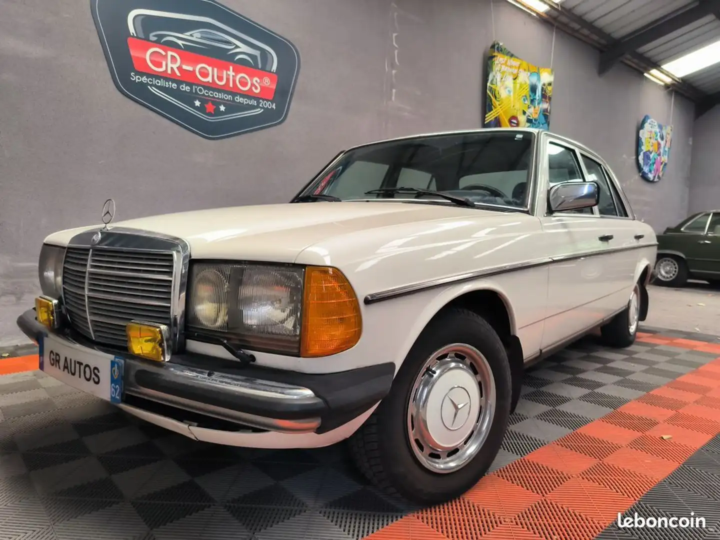 Mercedes-Benz 230 Mercedes E123 143.000kms Dans la même famille depu Blanc - 1