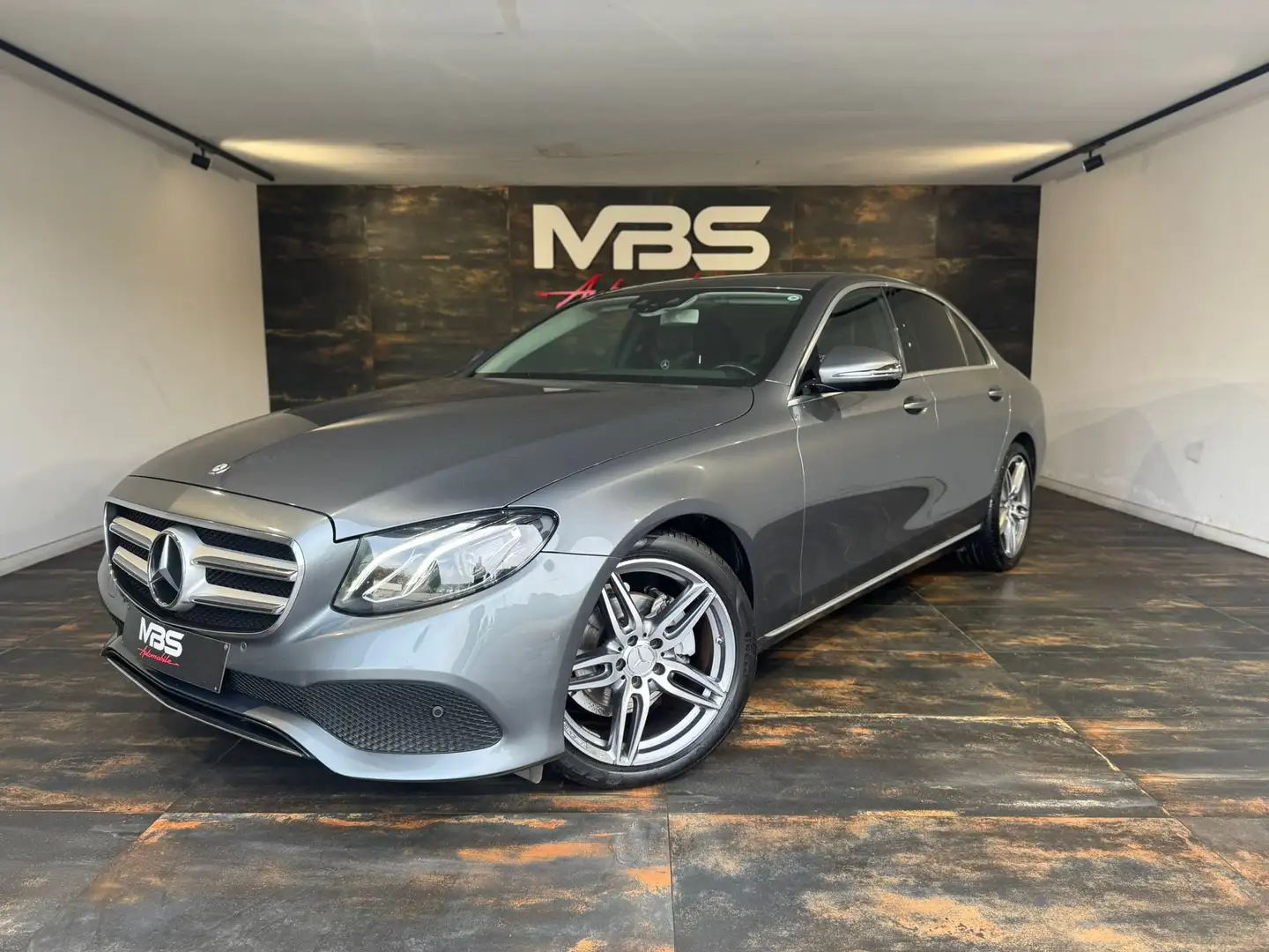 Mercedes-Benz E 220 d Technology Edition * LOOK AMG * CAMÉRA * CLIM Grau - 2