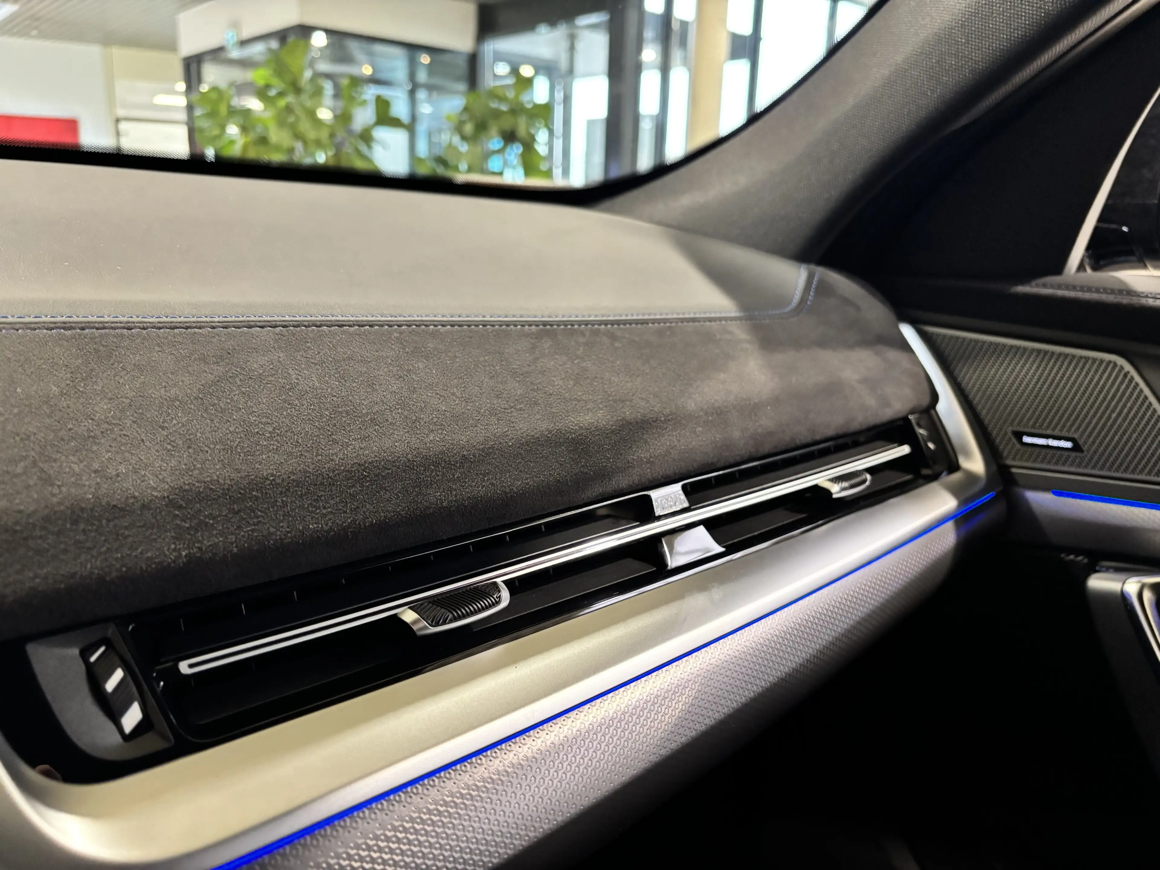 BMW iX2 eDrive20 M Sport Pro DAB H&K AHK DA+ adapt. LED — photo 15