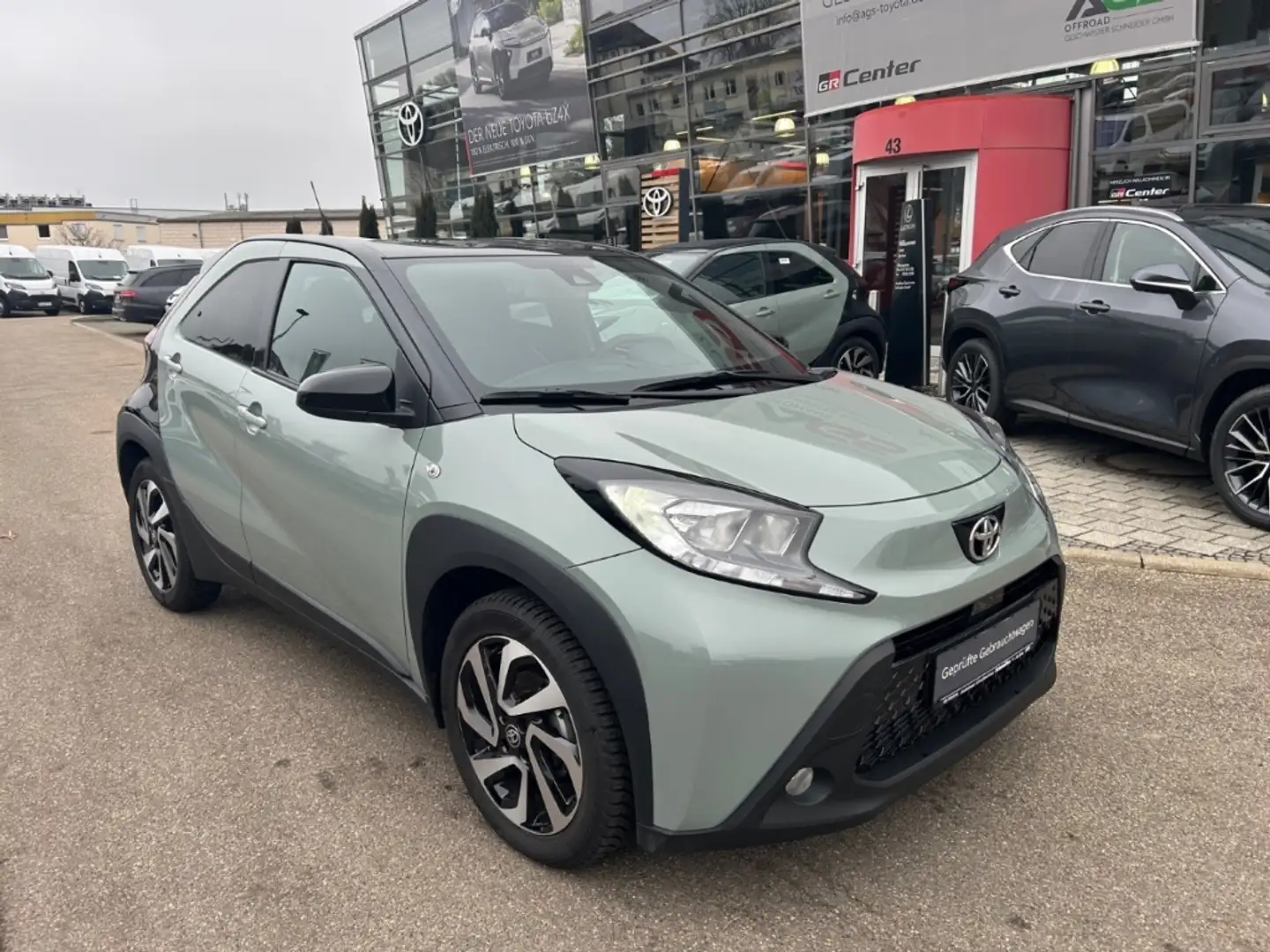 Toyota Aygo X Team D 1.0l - Allwetterreifen Зелений - 2