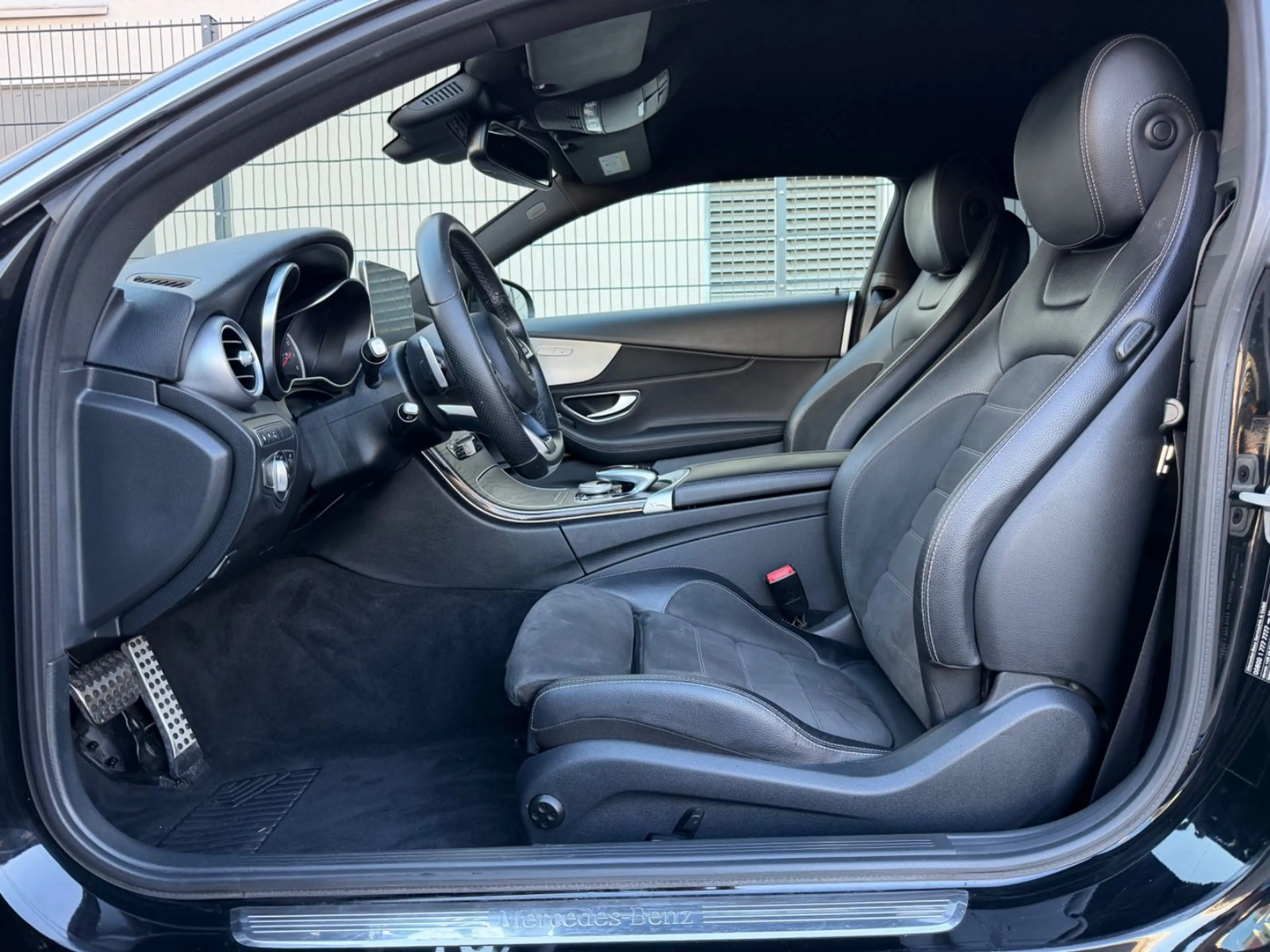 Mercedes-Benz C 250 Coupe AMG/DISTRONIC/RFK/LED/SHZ — photo 4