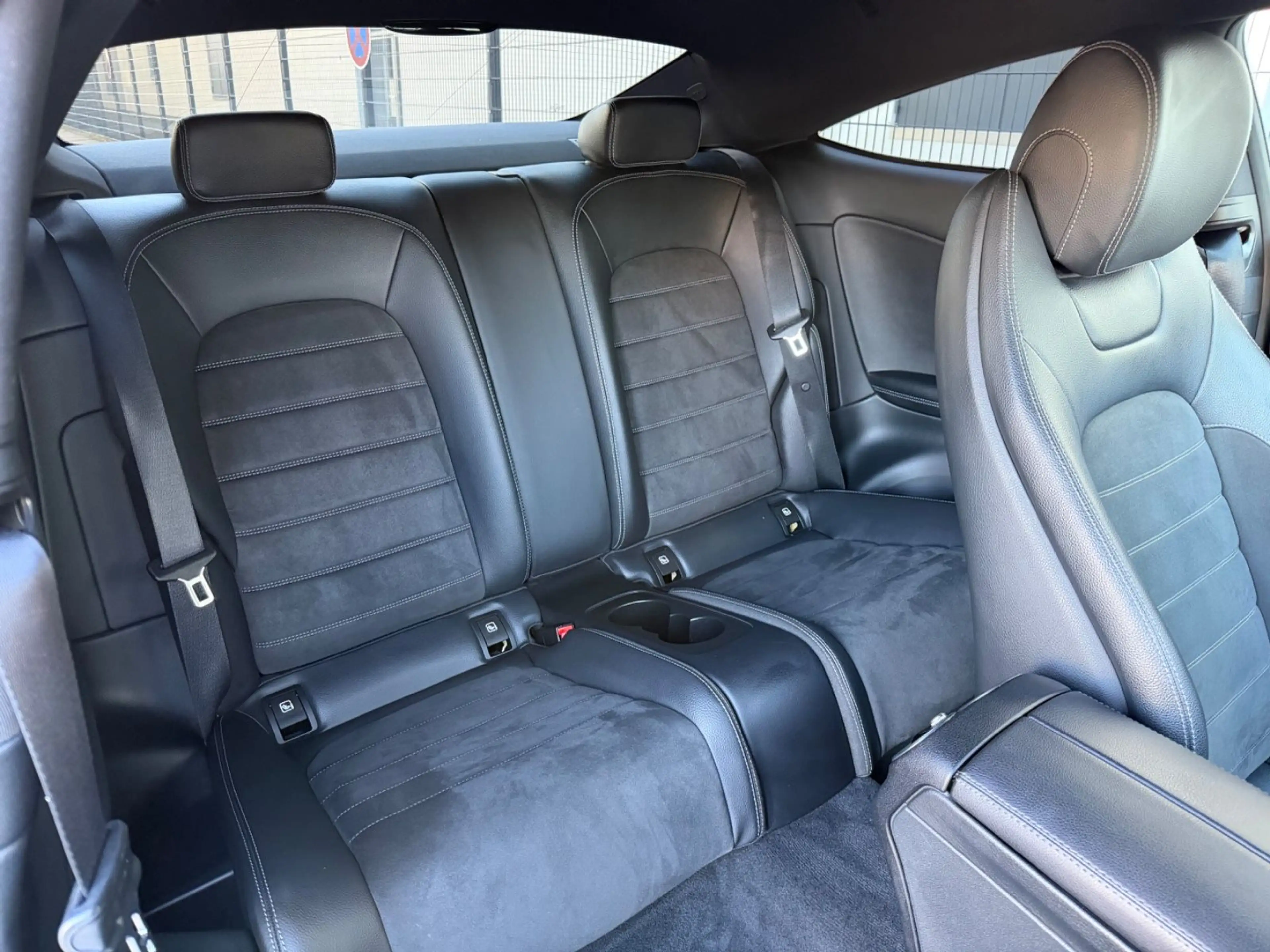 Mercedes-Benz C 250 Coupe AMG/DISTRONIC/RFK/LED/SHZ — photo 11