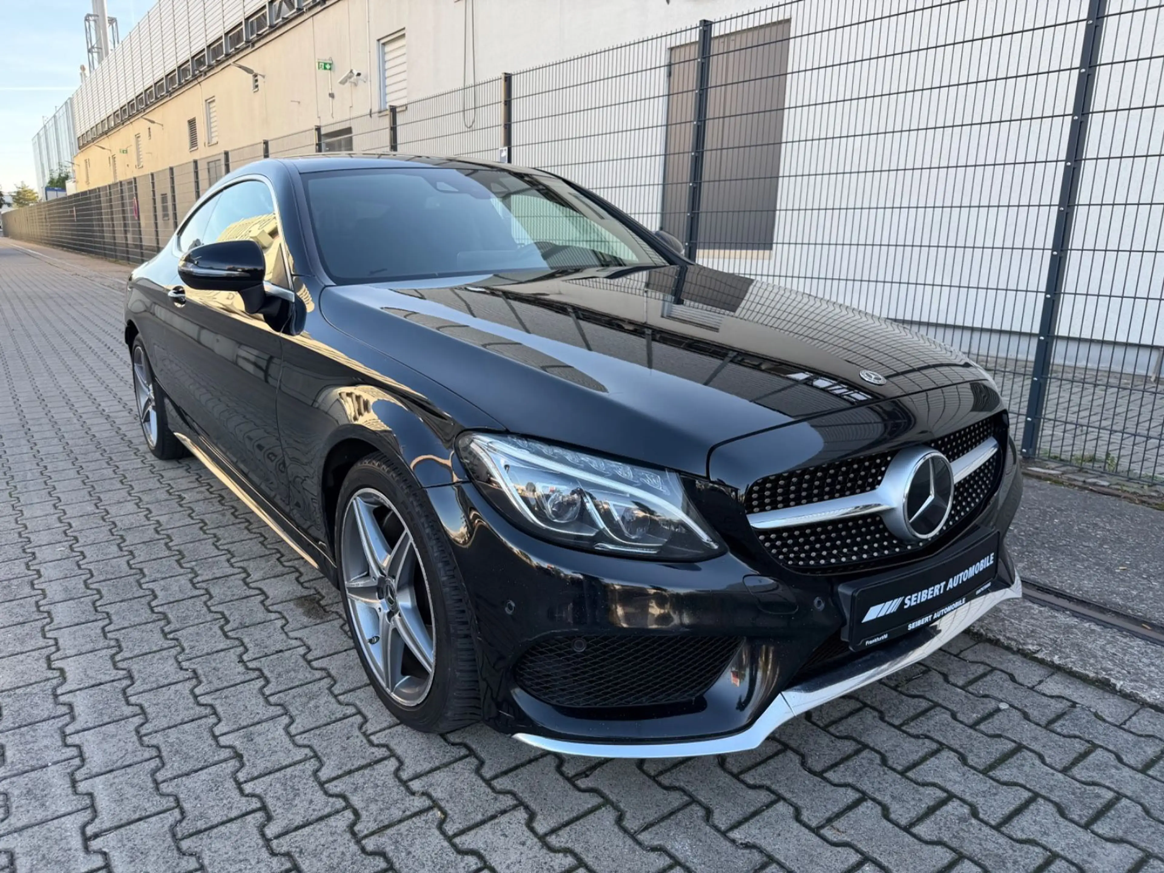 Mercedes-Benz C 250 Coupe AMG/DISTRONIC/RFK/LED/SHZ