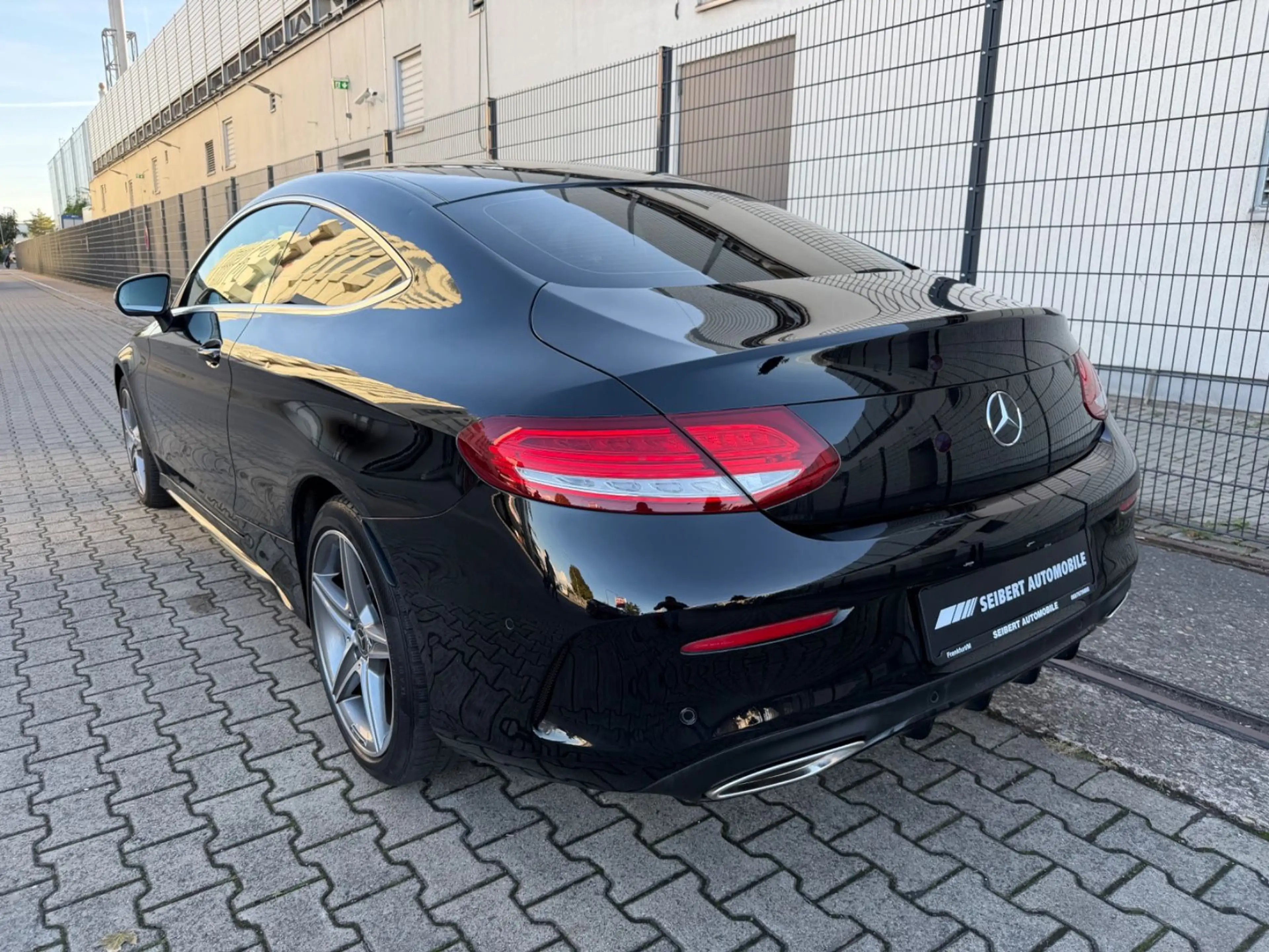 Mercedes-Benz C 250 Coupe AMG/DISTRONIC/RFK/LED/SHZ — photo 6