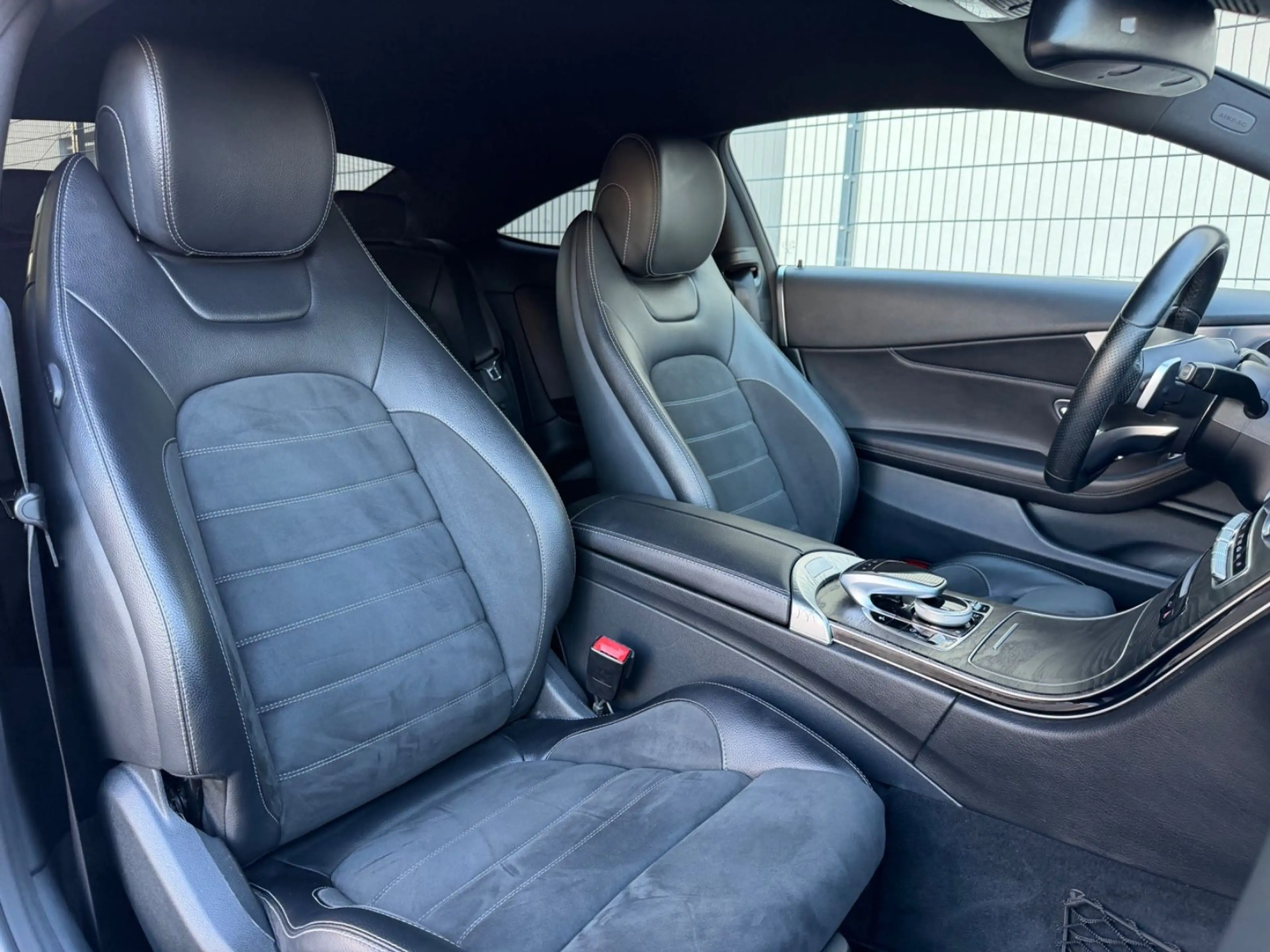 Mercedes-Benz C 250 Coupe AMG/DISTRONIC/RFK/LED/SHZ — photo 9