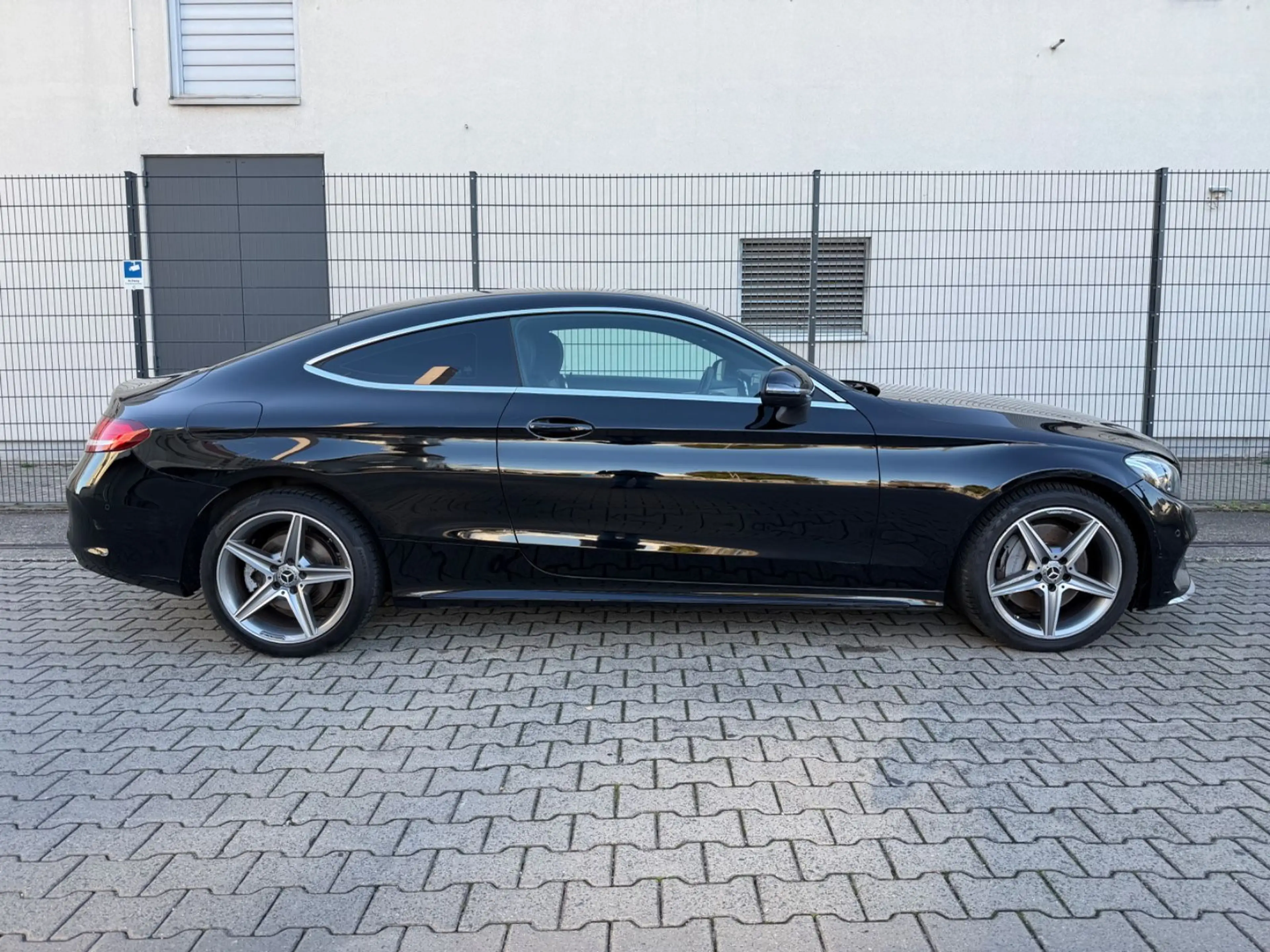 Mercedes-Benz C 250 Coupe AMG/DISTRONIC/RFK/LED/SHZ — photo 2