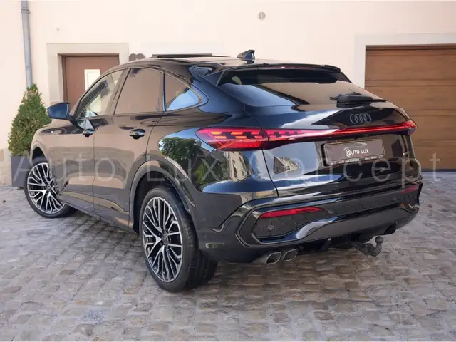 Audi Q5 view 4