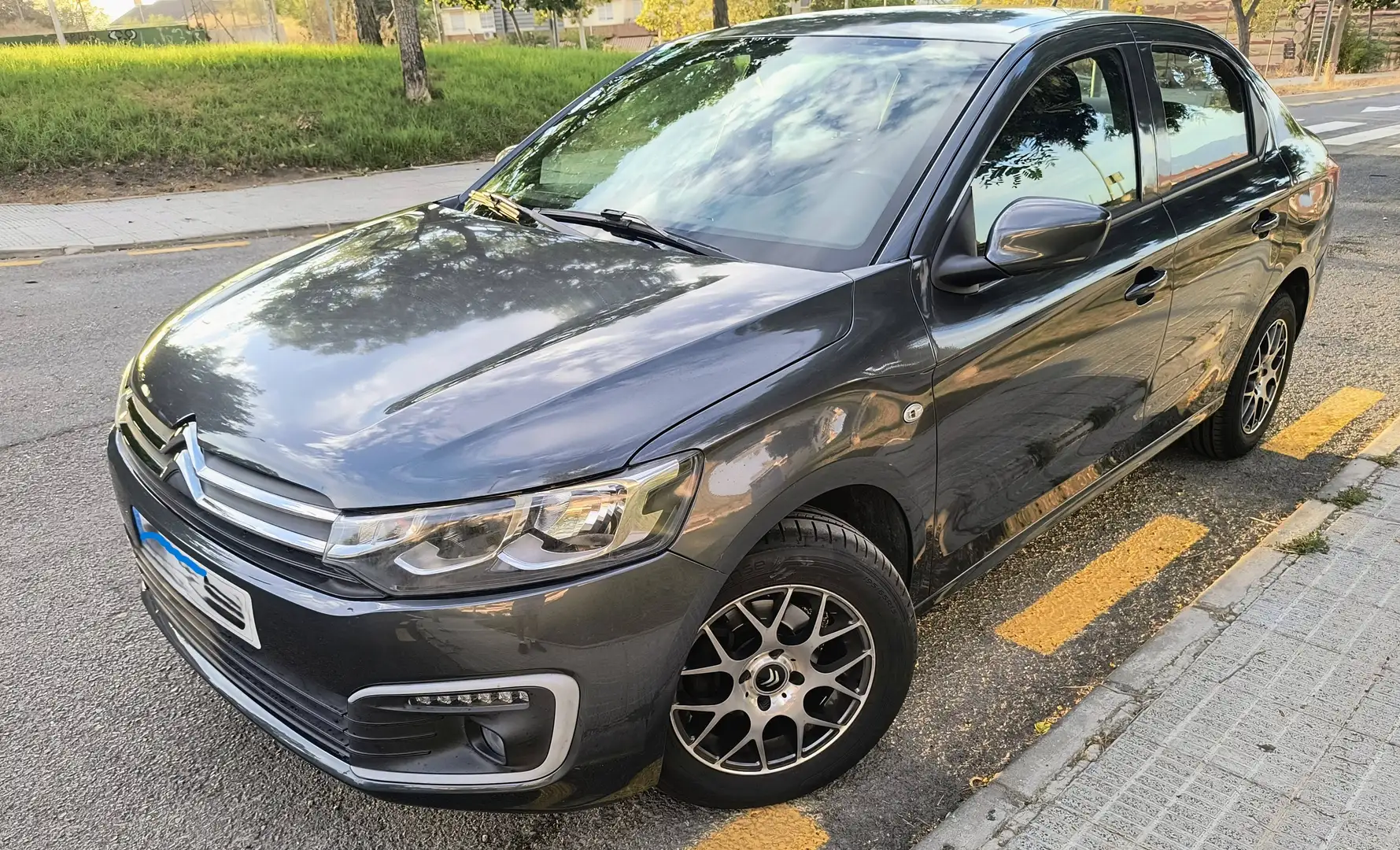 Citroen C-Elysée C-Elysée 1.2 PureTech Feel 82 Feel Gris - 1
