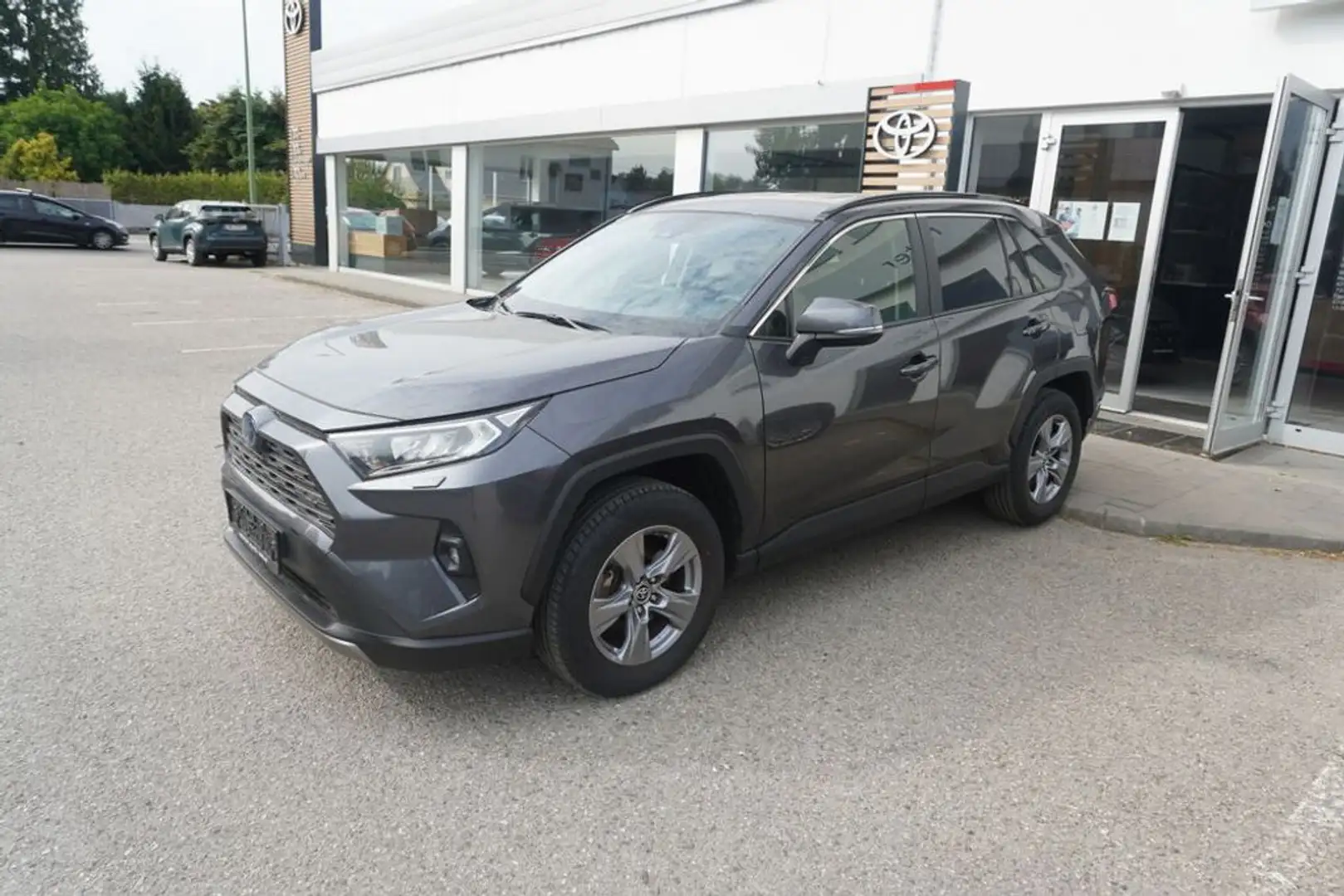 Toyota Sonstige 2,5 Hybrid Active 2WD Aut. Grau - 2