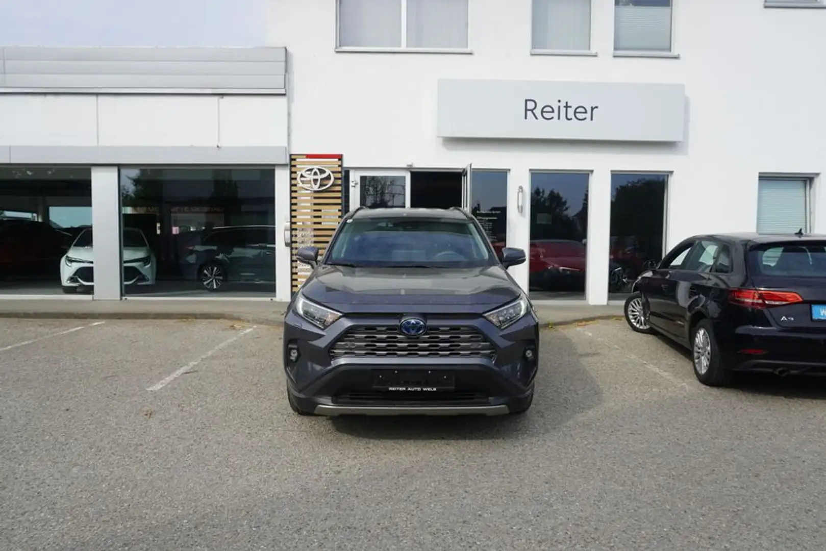 Toyota Sonstige 2,5 Hybrid Active 2WD Aut. Grau - 1