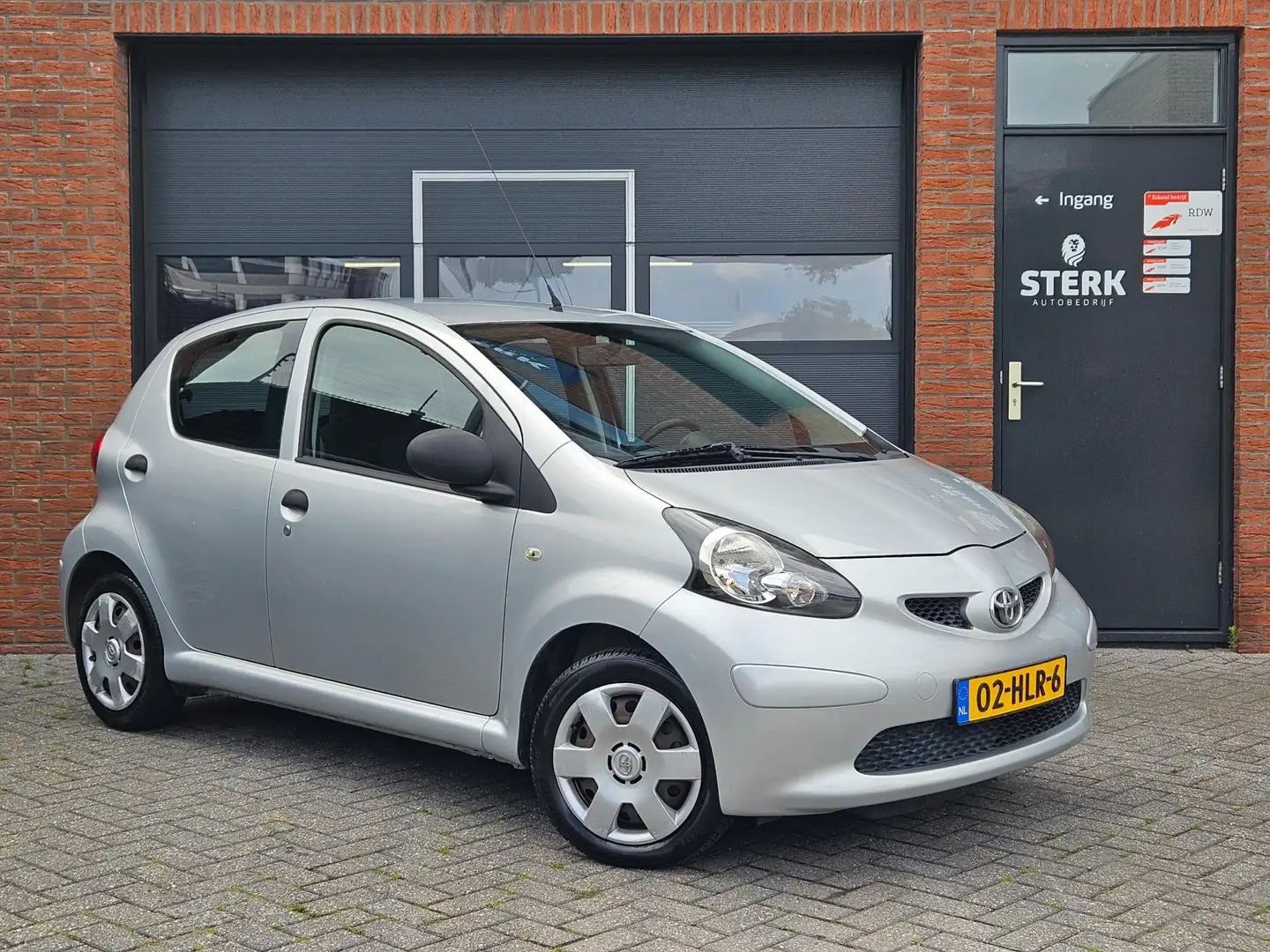 Toyota Aygo 1.0-12V Access 5-deurs Airco Gris - 1