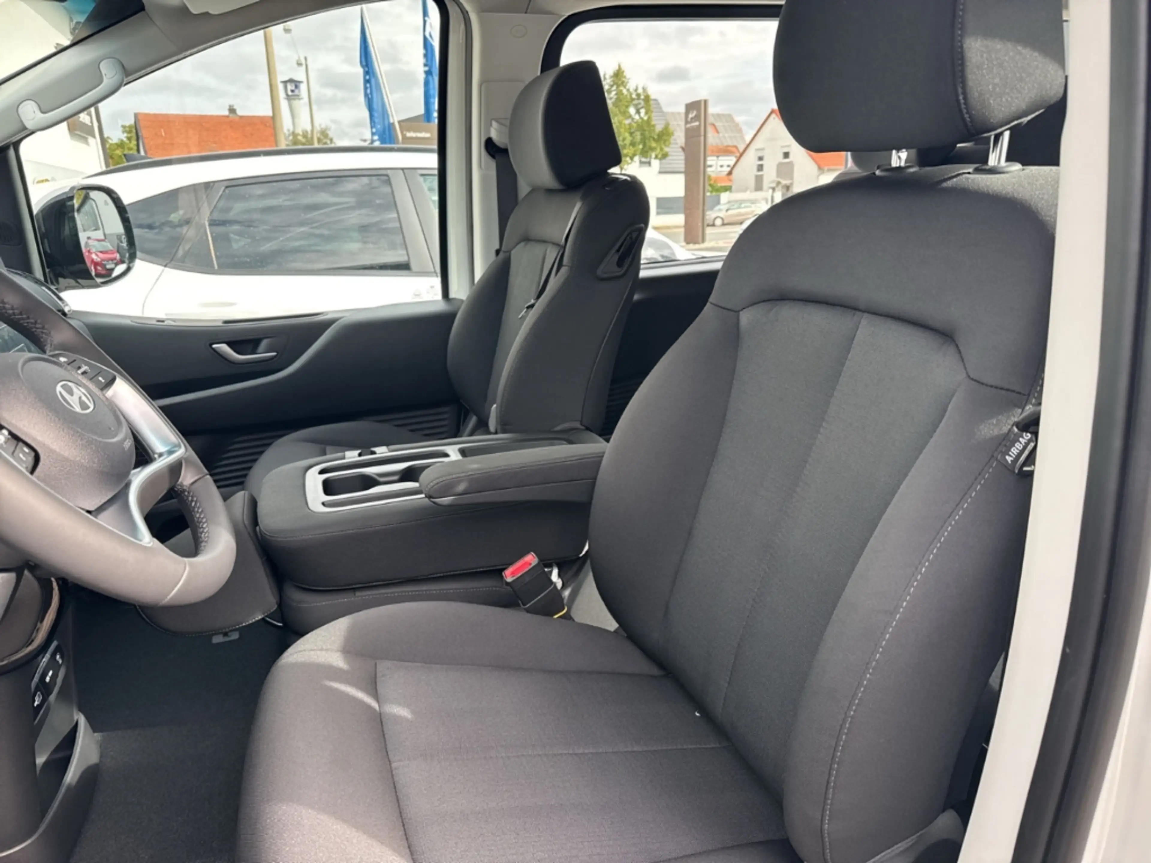Hyundai STARIA Trend Hybrid 9-Sitzer Digitales Cockpit Navi — photo 8