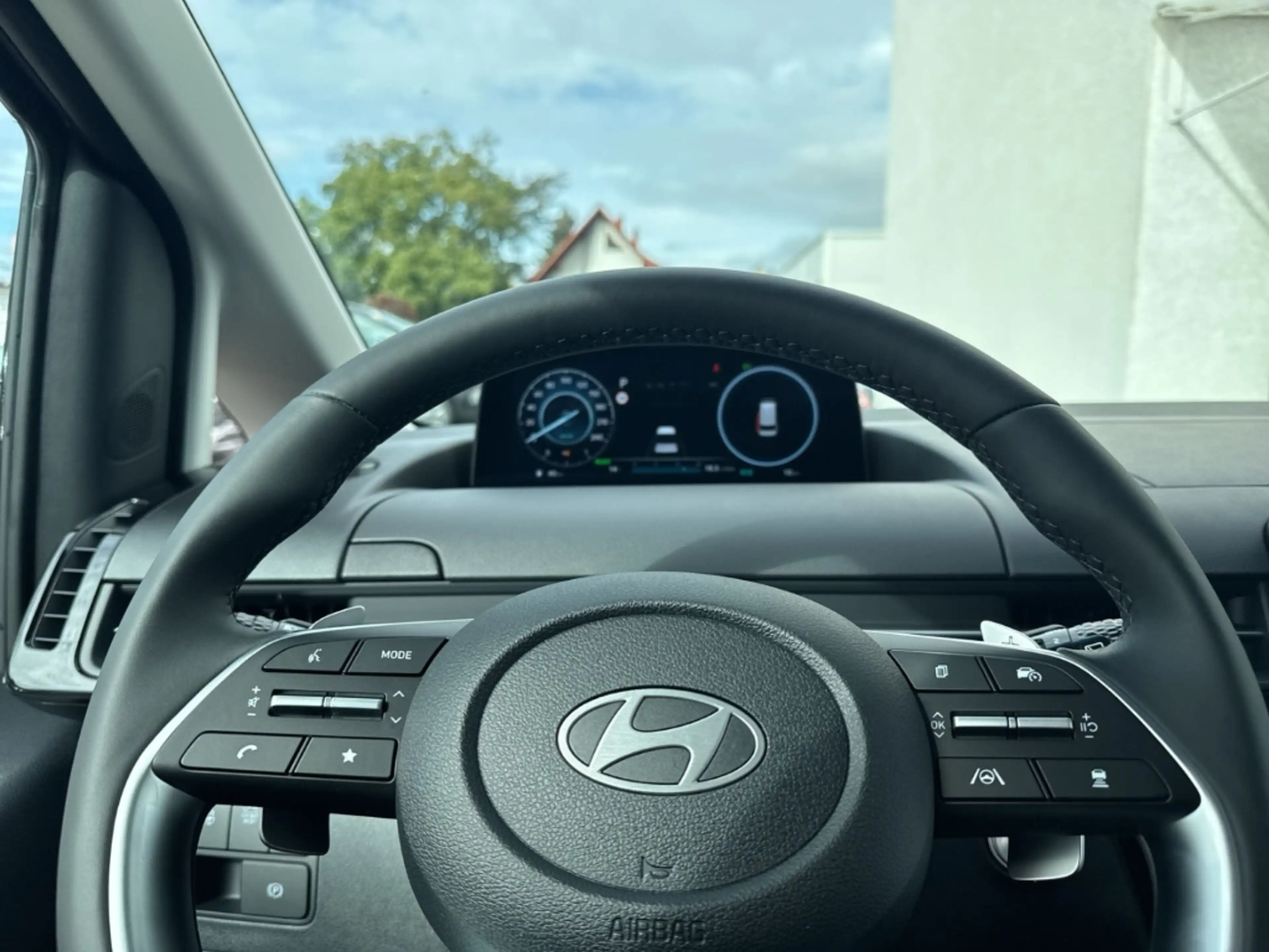 Hyundai STARIA Trend Hybrid 9-Sitzer Digitales Cockpit Navi — photo 13
