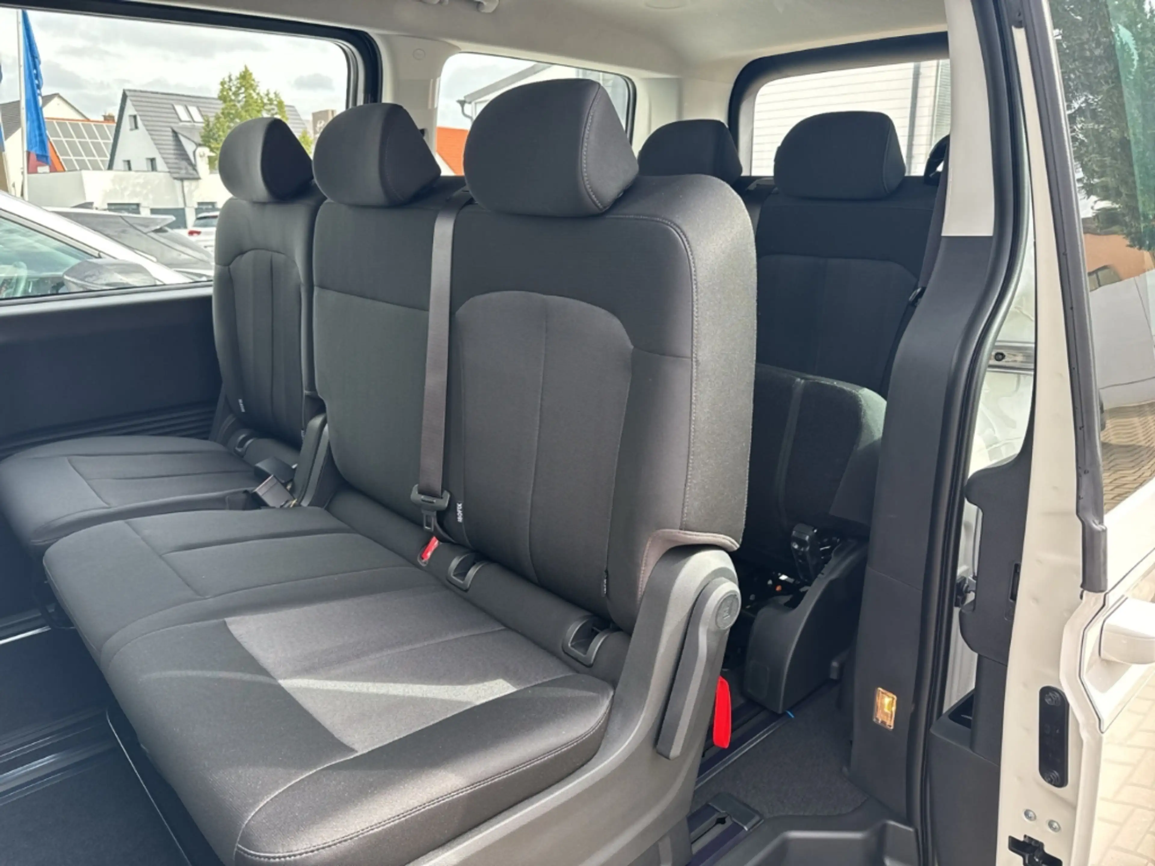Hyundai STARIA Trend Hybrid 9-Sitzer Digitales Cockpit Navi — photo 10