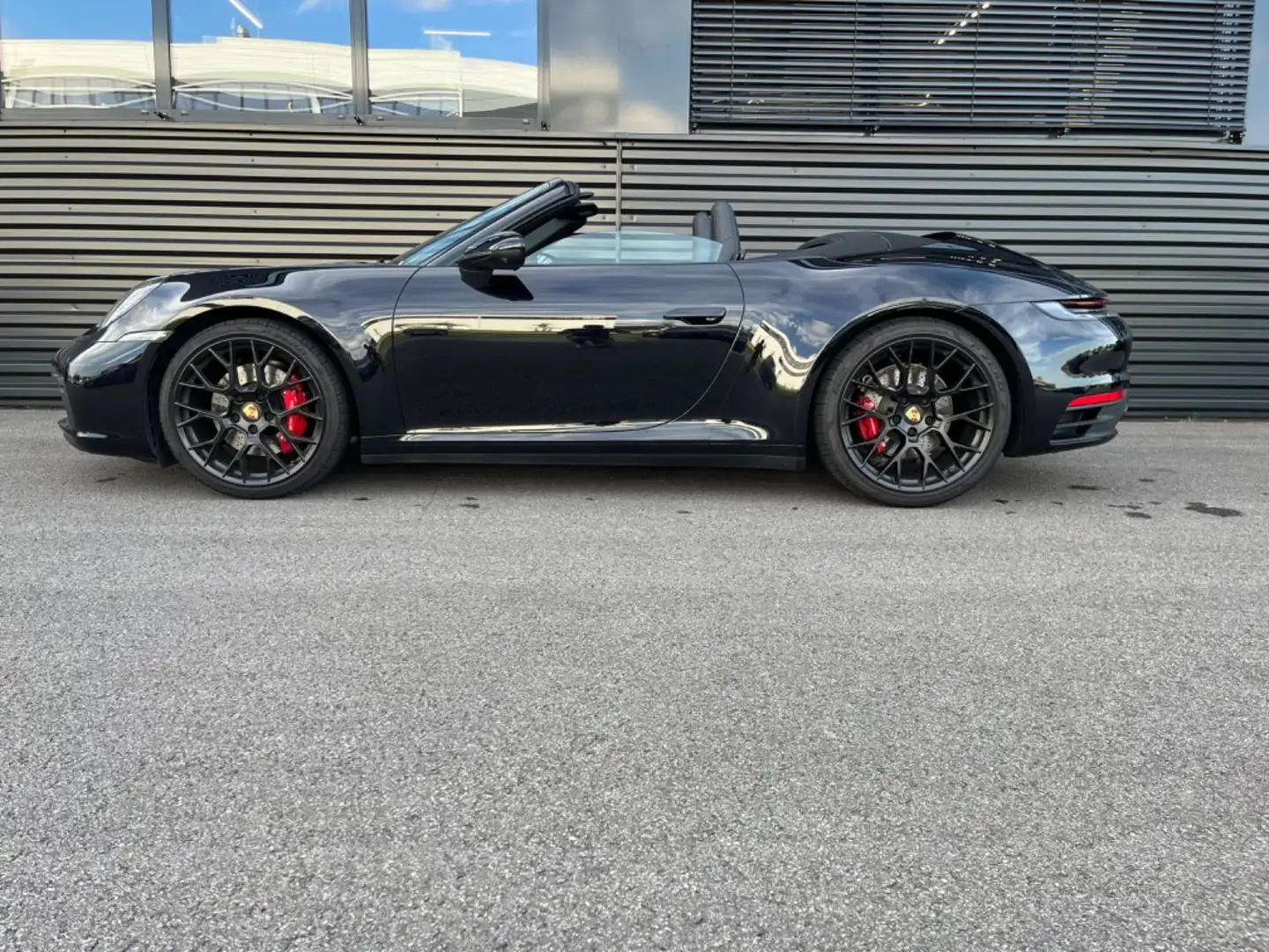 Porsche 992 911-992  Carrera 4 S CABRIO-ABGAS-CHRONO-NP: 187 Noir - 2
