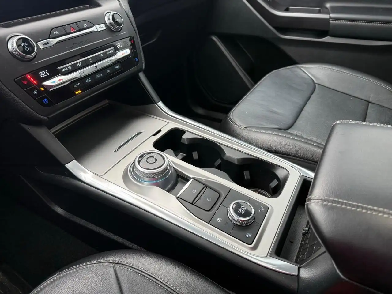 Ford Explorer снимка Ford Explorer