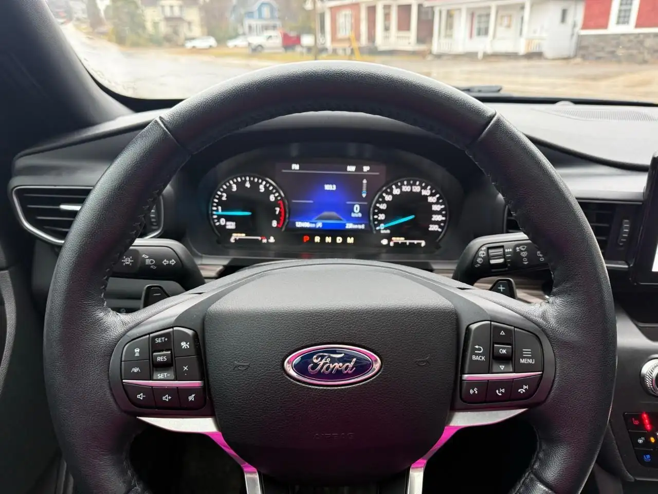 Ford Explorer снимка Ford Explorer