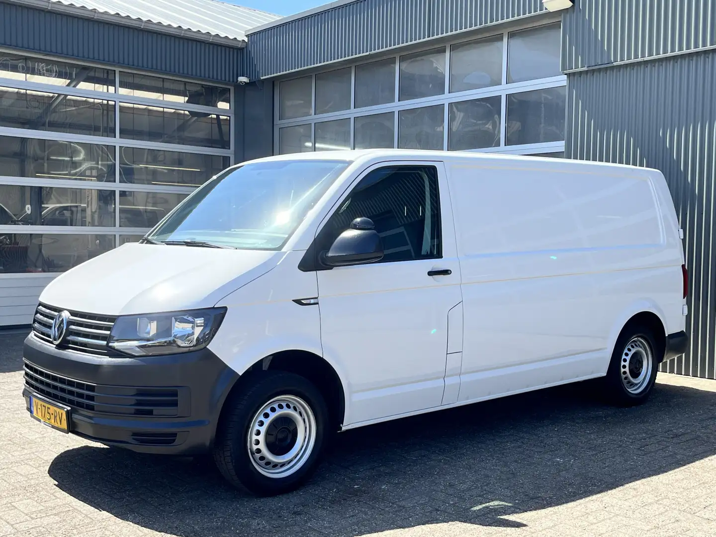 Volkswagen T6 Transporter 2.0 TDI L2H1 150pk Airco Cruise controle Kastinric Wit - 2