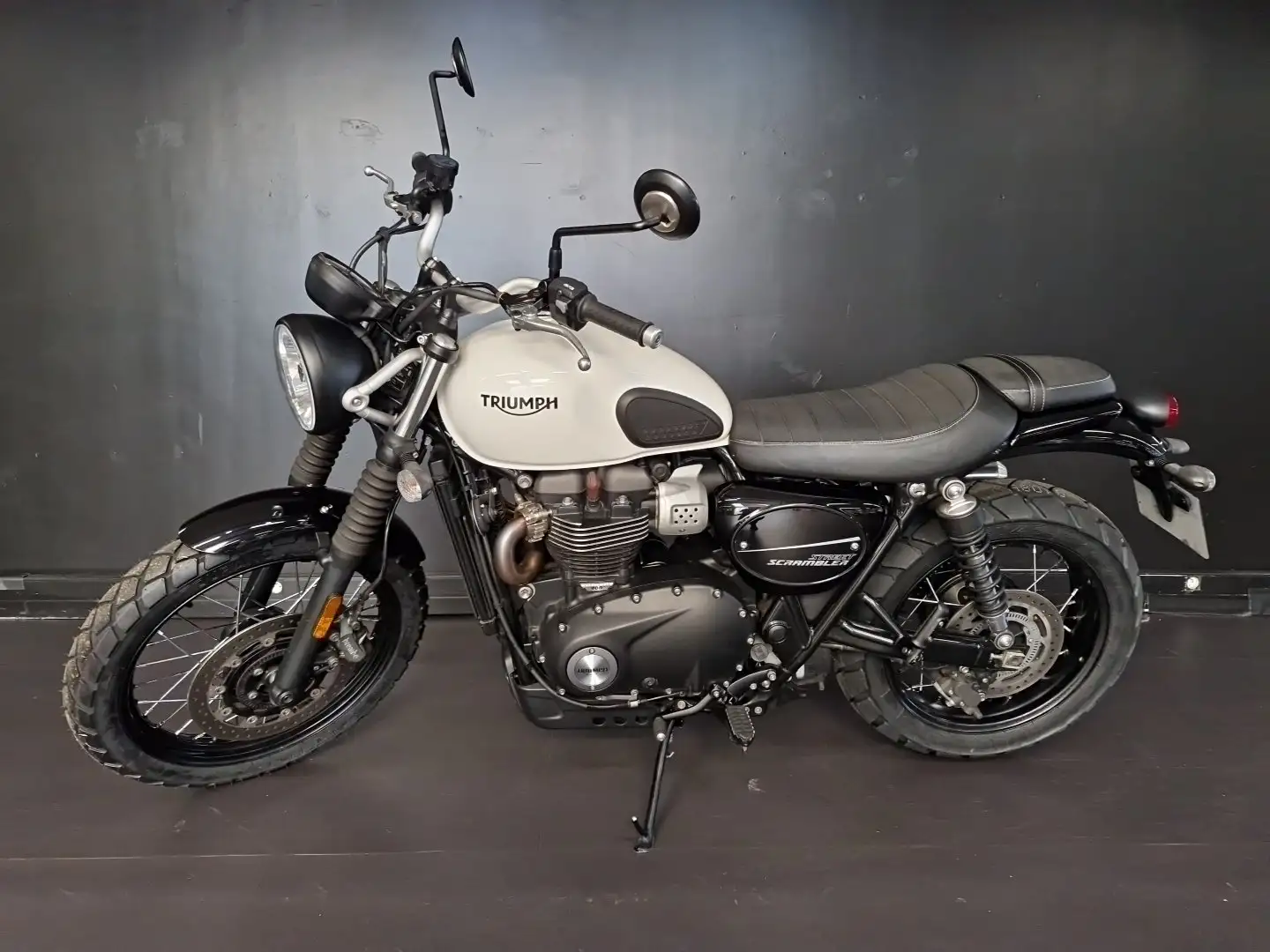Triumph Street Scrambler Rouge - 1