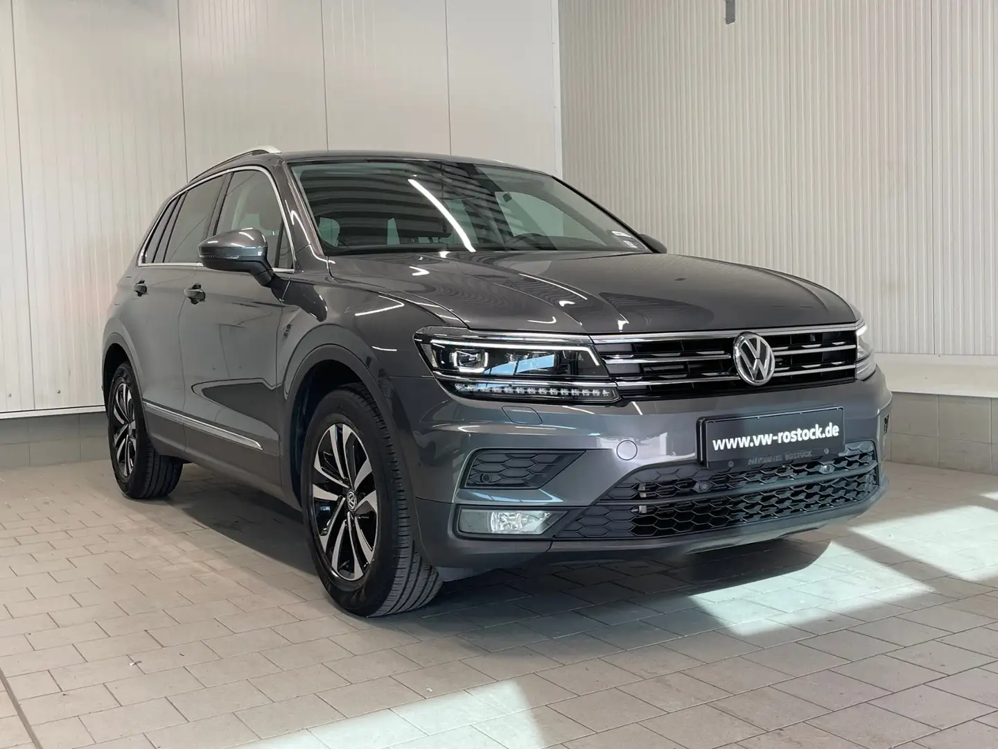 Volkswagen Tiguan Comfortline 1.5 TSI DSG AHK NAVI LED Gris - 2