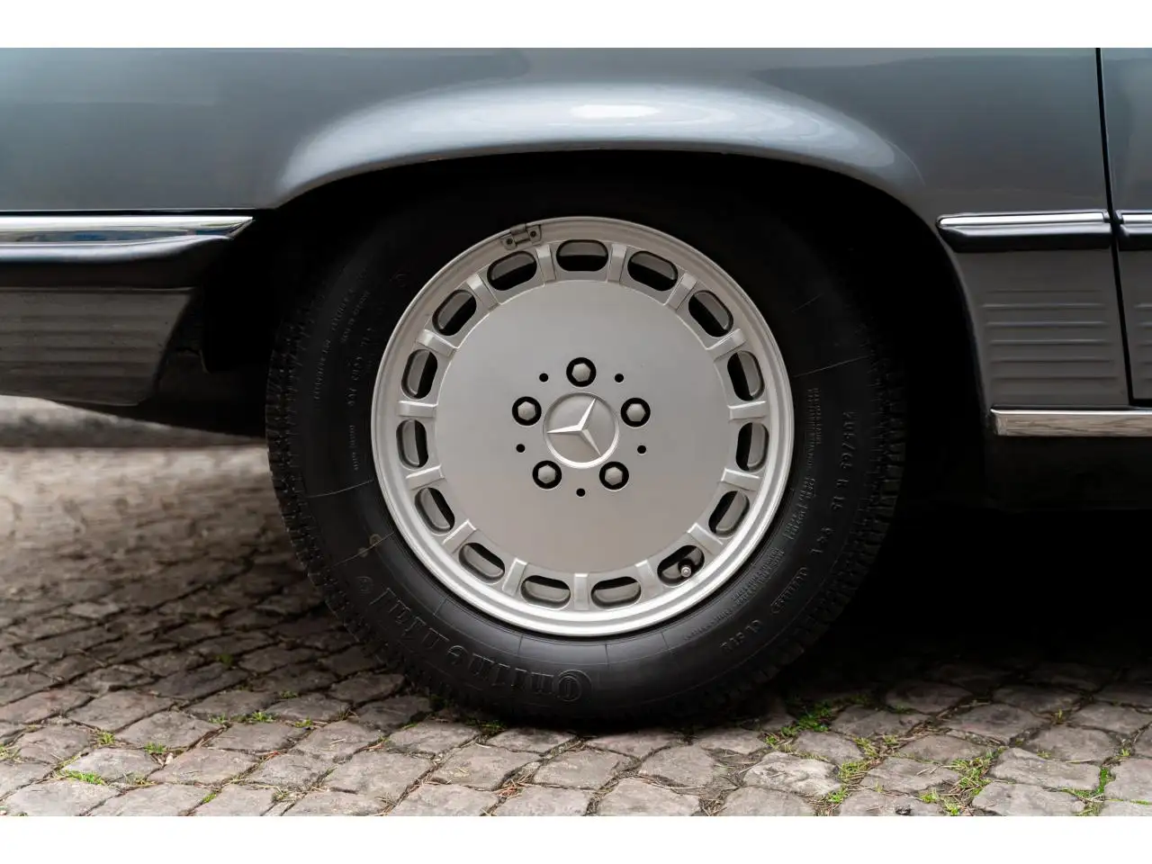 Mercedes-Benz 300 SL w107, foto 8