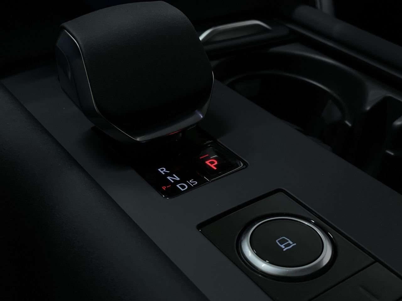 2026 Land Rover Discovery Tempest Towing Pack | Climate & Massage Front Seat thumb 28