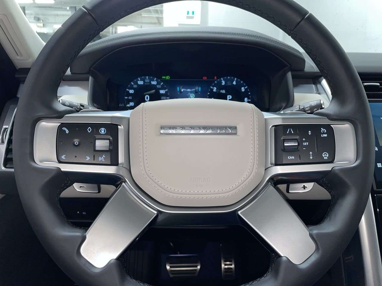 2026 Land Rover Discovery Tempest Towing Pack | Climate & Massage Front Seat thumb 22