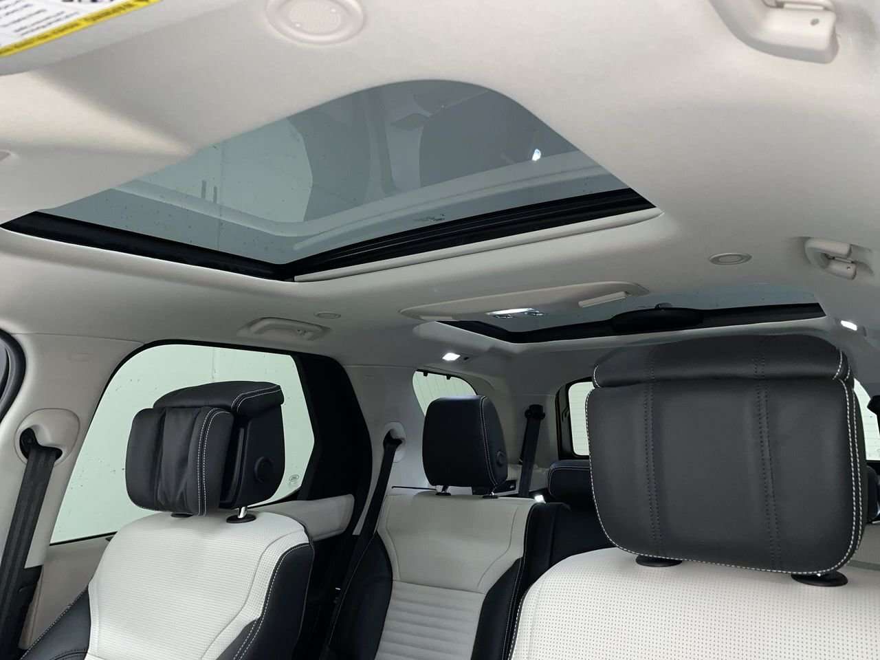 2026 Land Rover Discovery Tempest Towing Pack | Climate & Massage Front Seat thumb 30
