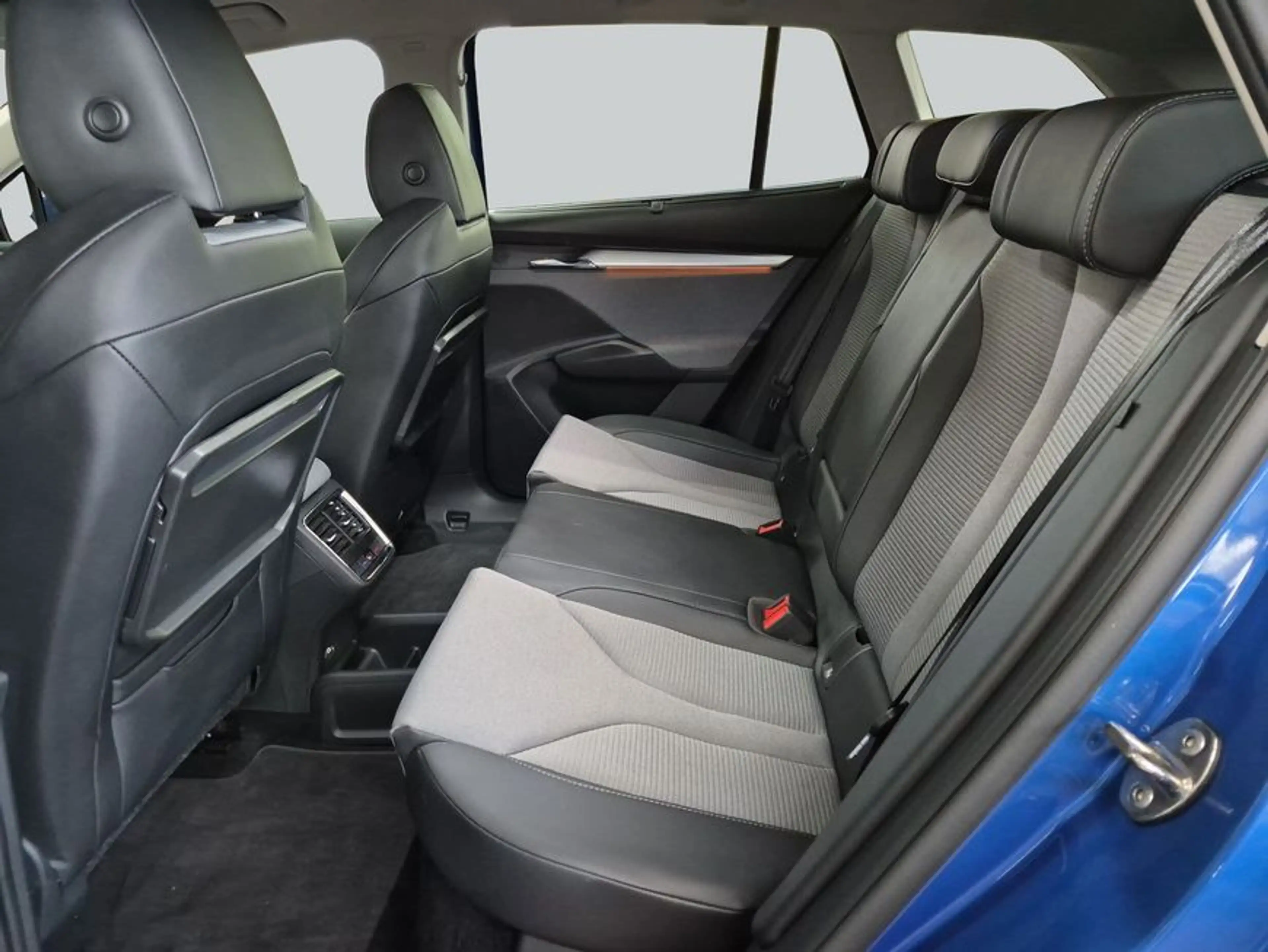 Skoda Enyaq iV 50 — photo 12