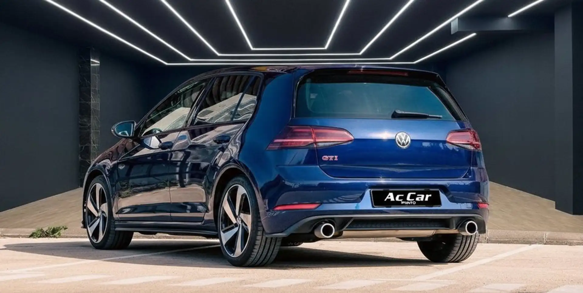Volkswagen Golf 2.0 TSI R - 2