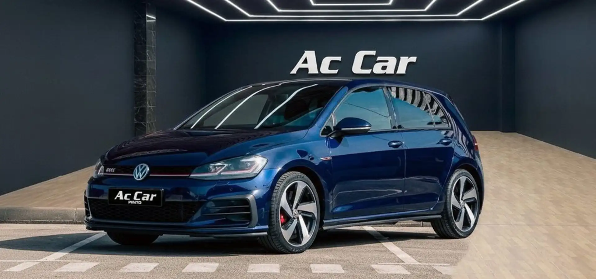 Volkswagen Golf 2.0 TSI R - 1