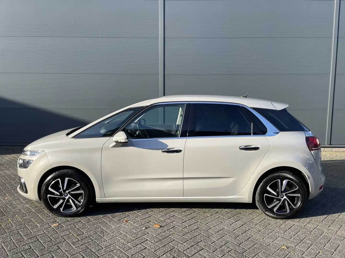 Citroen C4 Picasso 130pk Feel (Trekhaak - Elektrische klep - Keyless Beige - 2