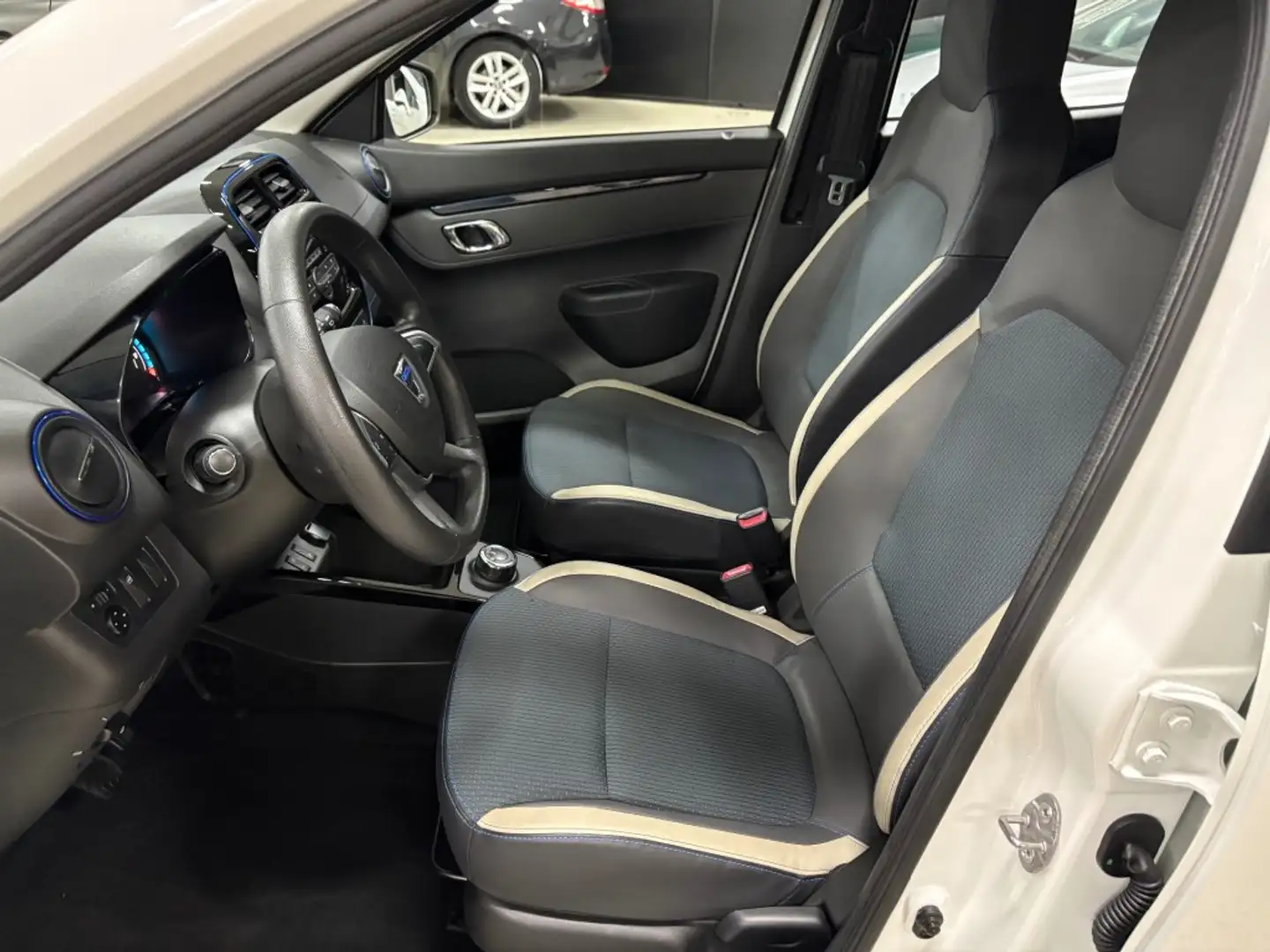 Dacia Spring COMFORT Cruise Airco Multimedia USB Wit - 2