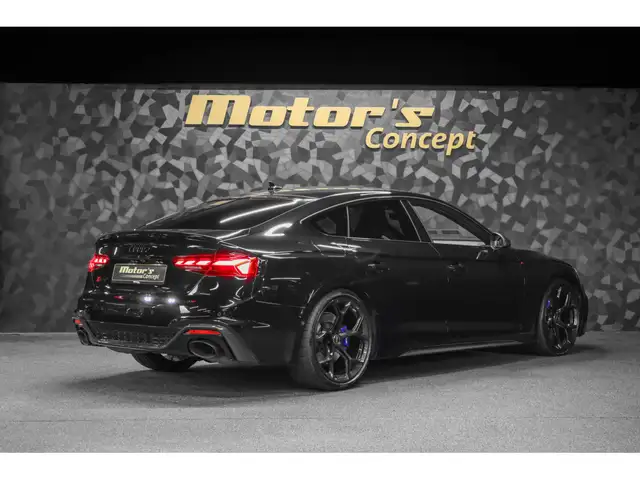 Audi RS5 view 3