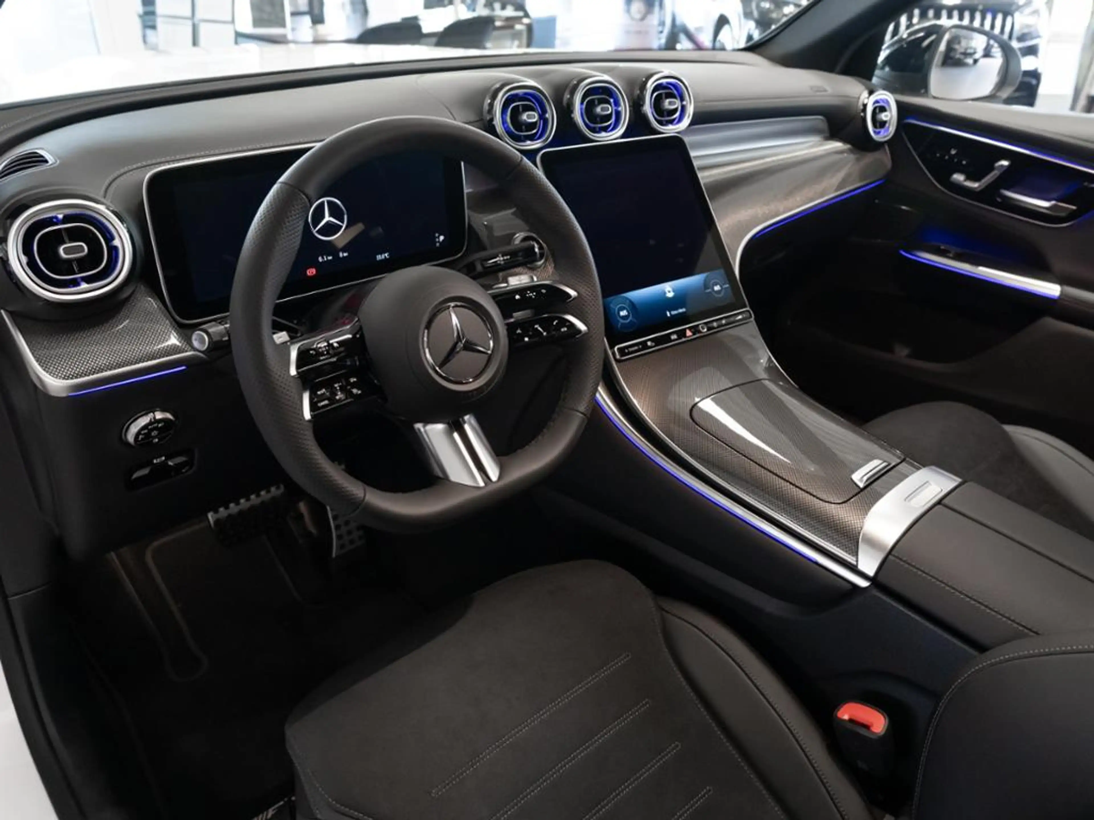 Mercedes-Benz GLC 200 d 4MATIC AMG NIGHT MEMO 360 AHK DISTR — photo 7
