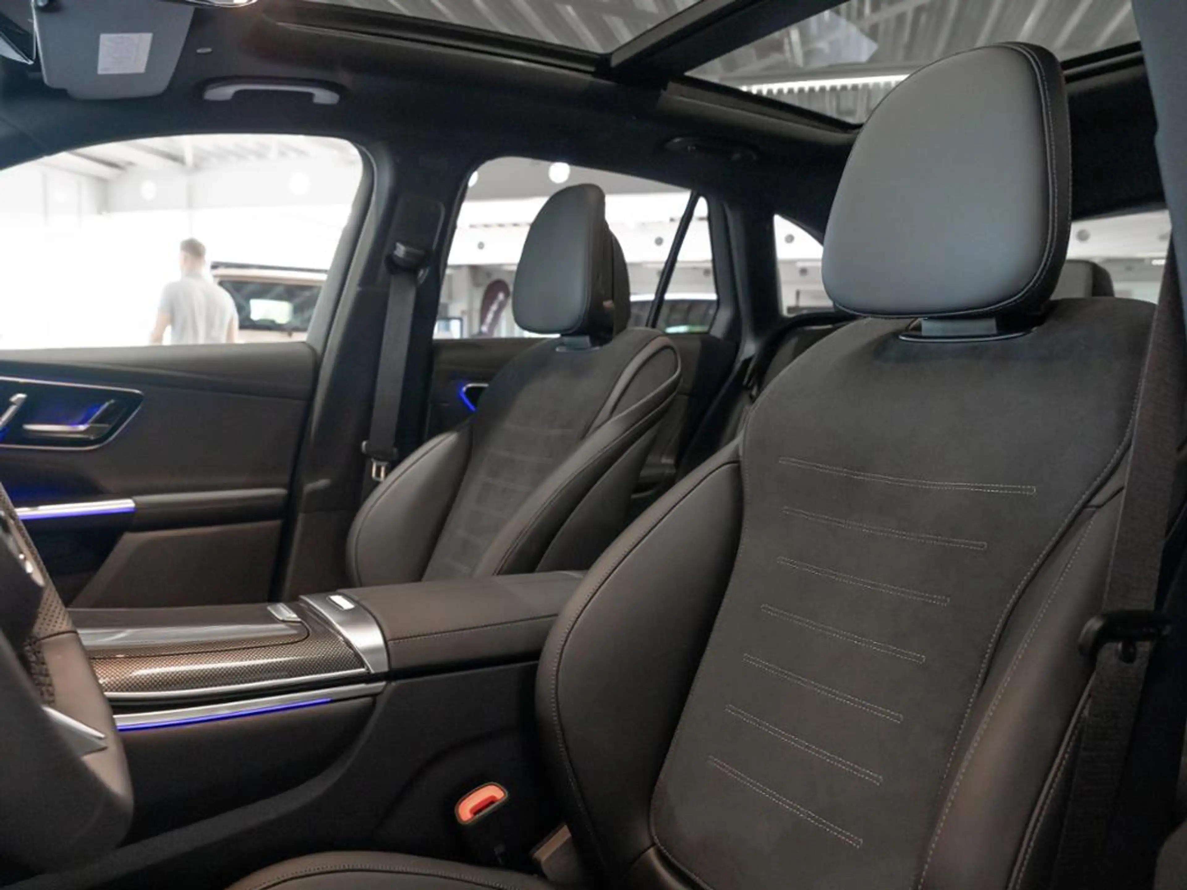 Mercedes-Benz GLC 200 d 4MATIC AMG NIGHT MEMO 360 AHK DISTR — photo 8