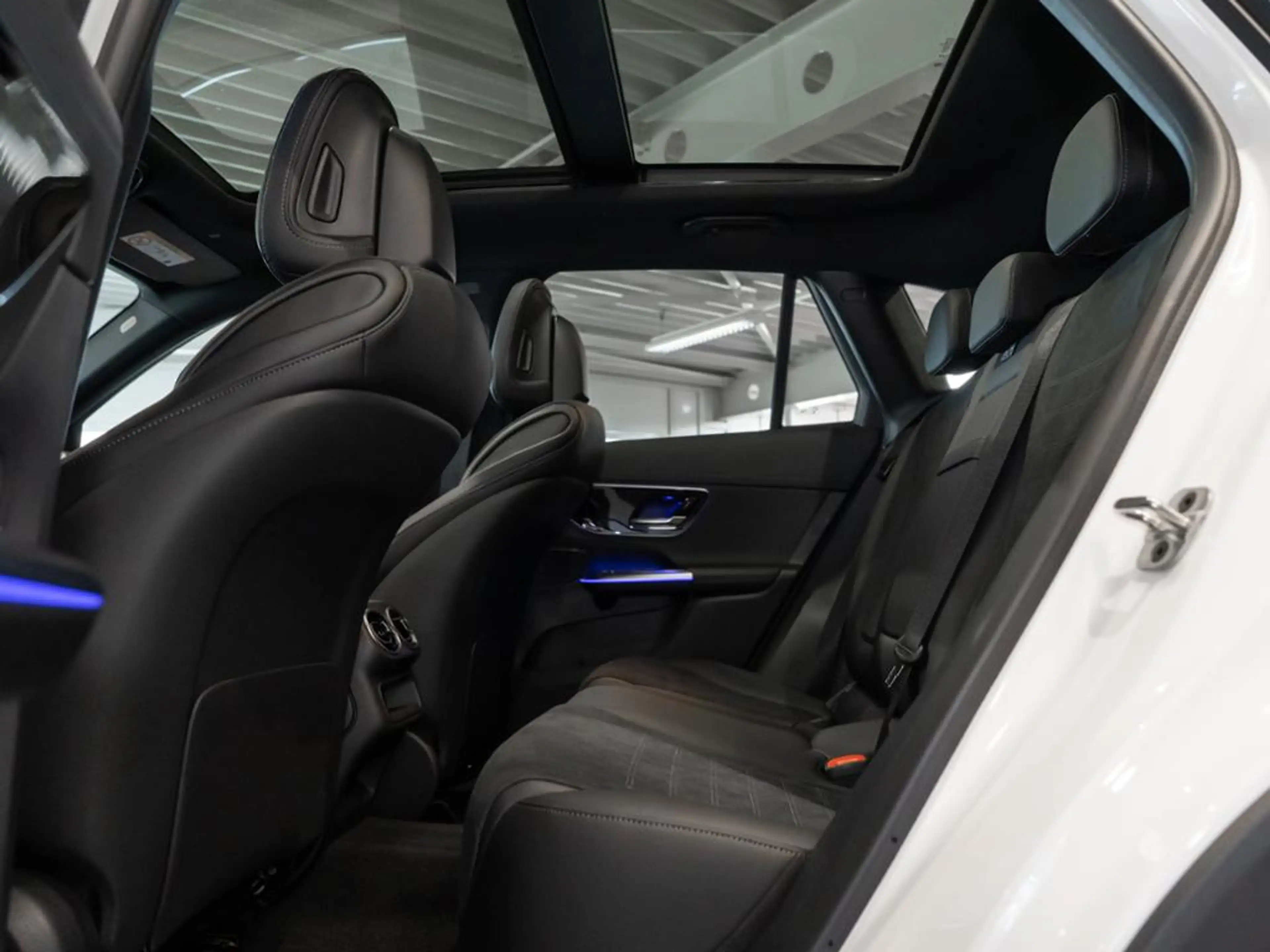 Mercedes-Benz GLC 200 d 4MATIC AMG NIGHT MEMO 360 AHK DISTR — photo 9