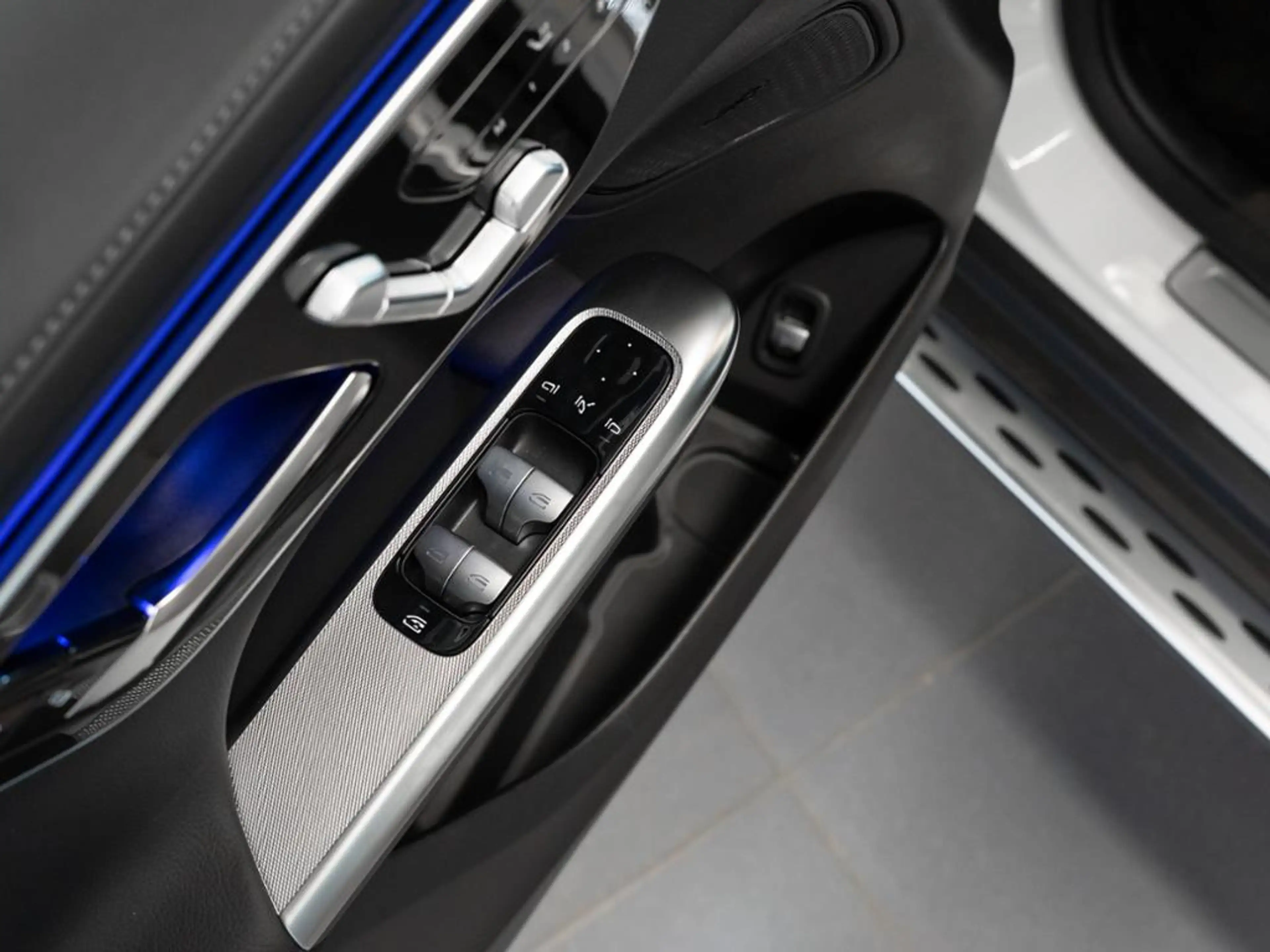 Mercedes-Benz GLC 200 d 4MATIC AMG NIGHT MEMO 360 AHK DISTR — photo 13